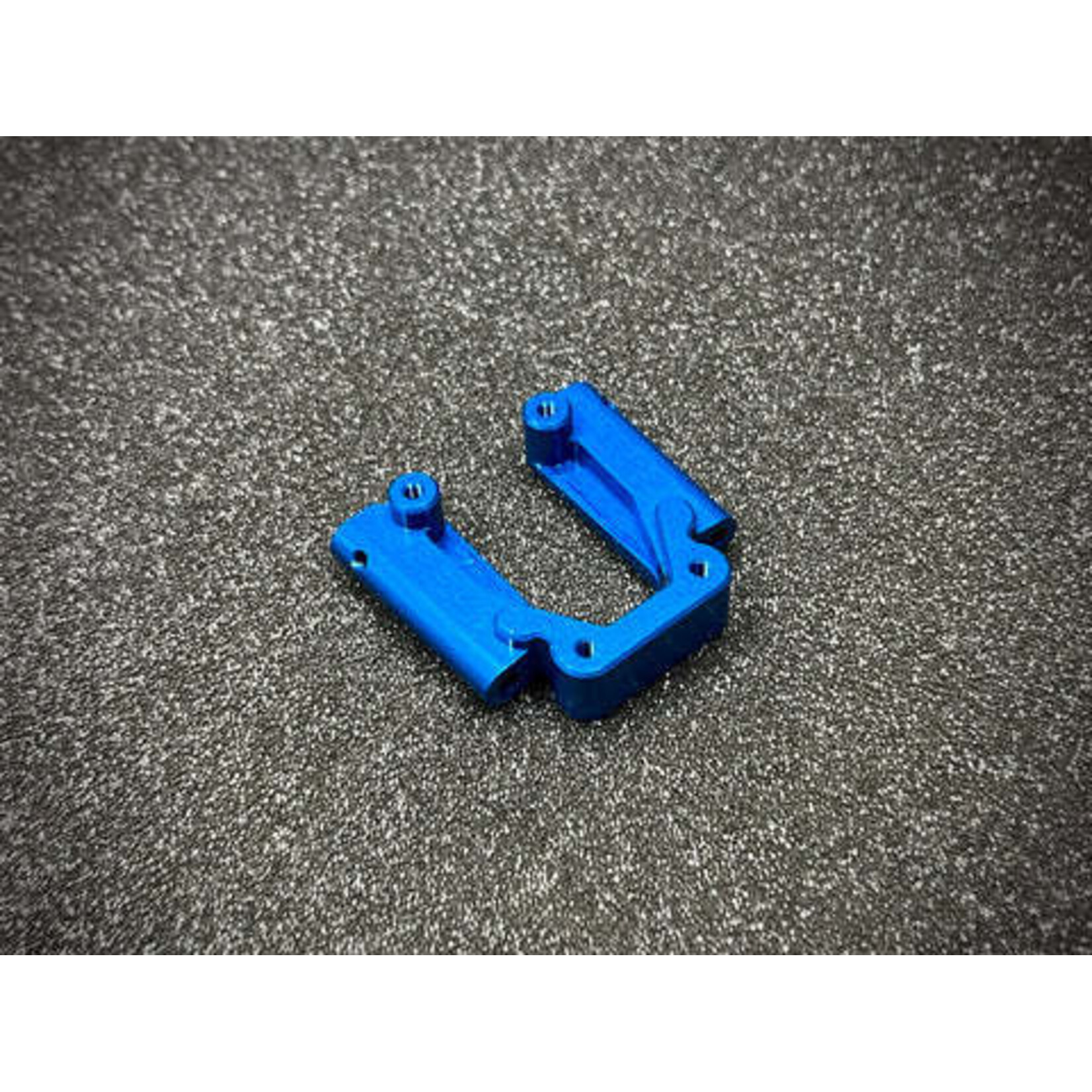 Moto Obscura MOB16220BLU - RC10 B3 / T3 Aluminum Rear Arm Mount - 3° Toe, 3° Anti-Squat  Blue