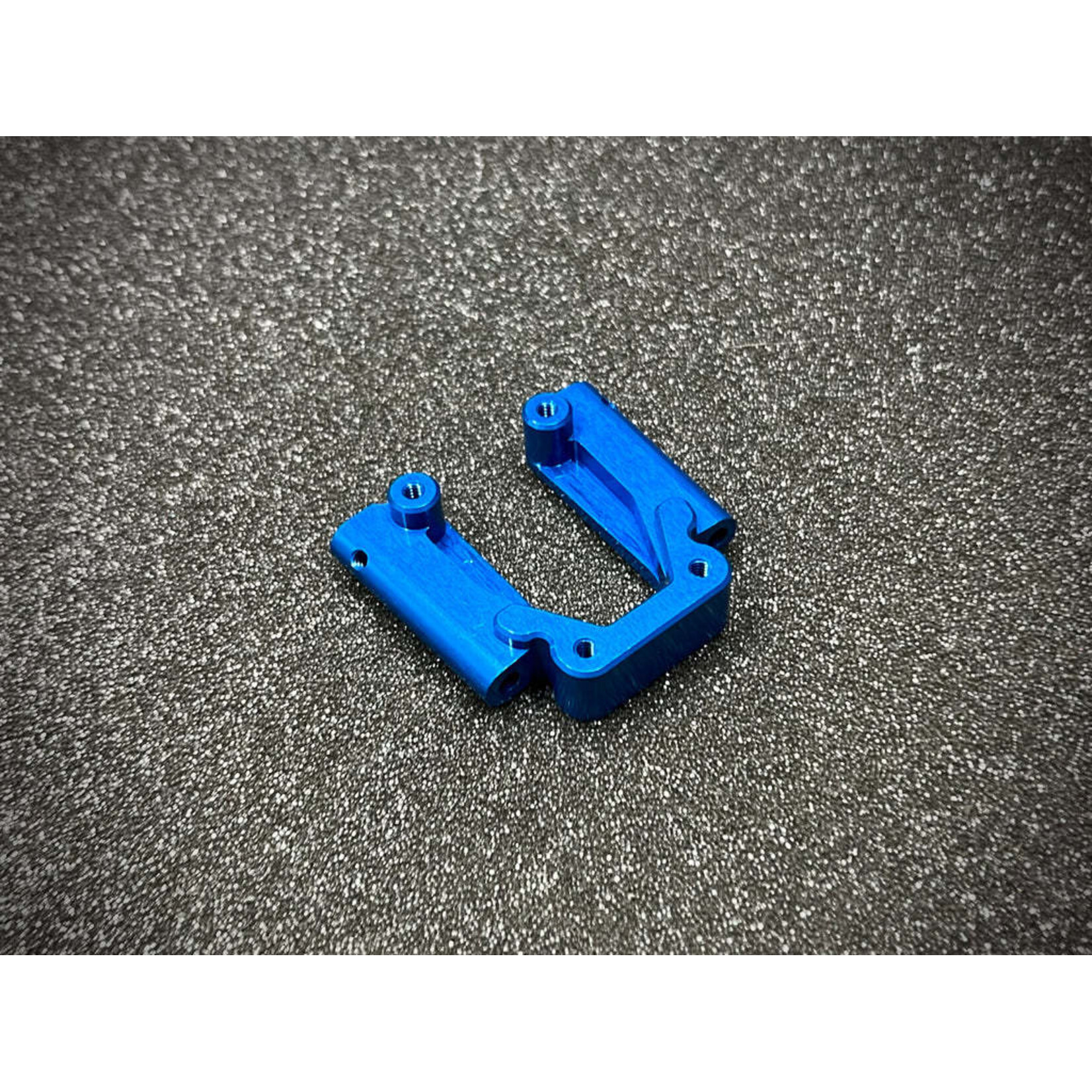 Moto Obscura MOB16219BLU RC10 B2 Aluminum Rear Arm Mount - 3° Toe, 3° Anti-Squat Blue