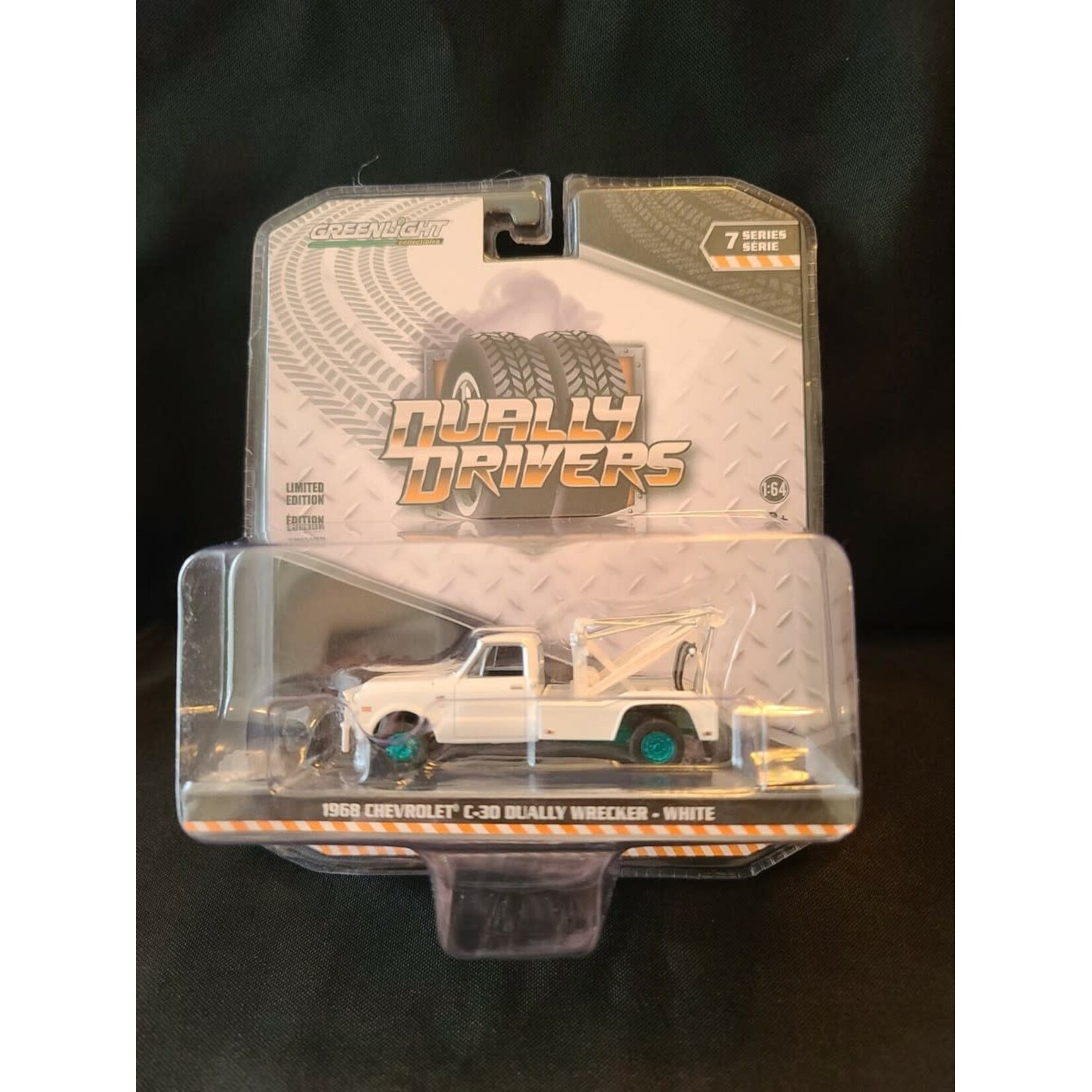 Greenlight GLT46070-A-CHASE Greenlight 1968 Chevy C30 Dually Wrecker Dually Drivers Series 7