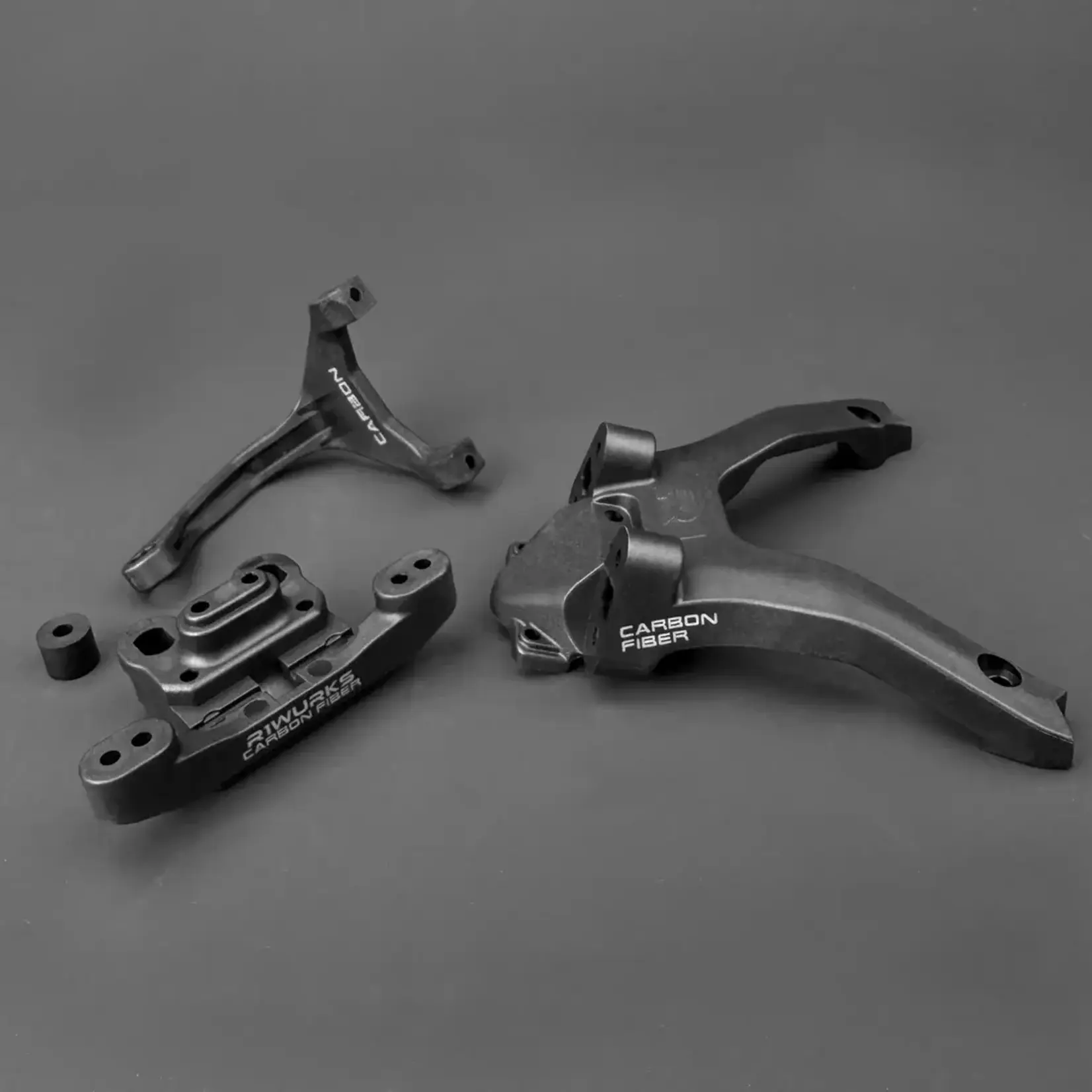 R1 R1-920319 R1WURKS R1B Carbon Front Chassis Brace and Bulkhead