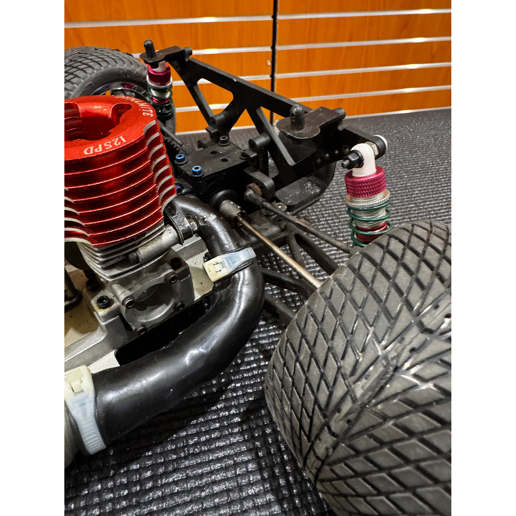 Team Associated USED Team Associated RC10GT Factory Works Dynamite Paris Oval