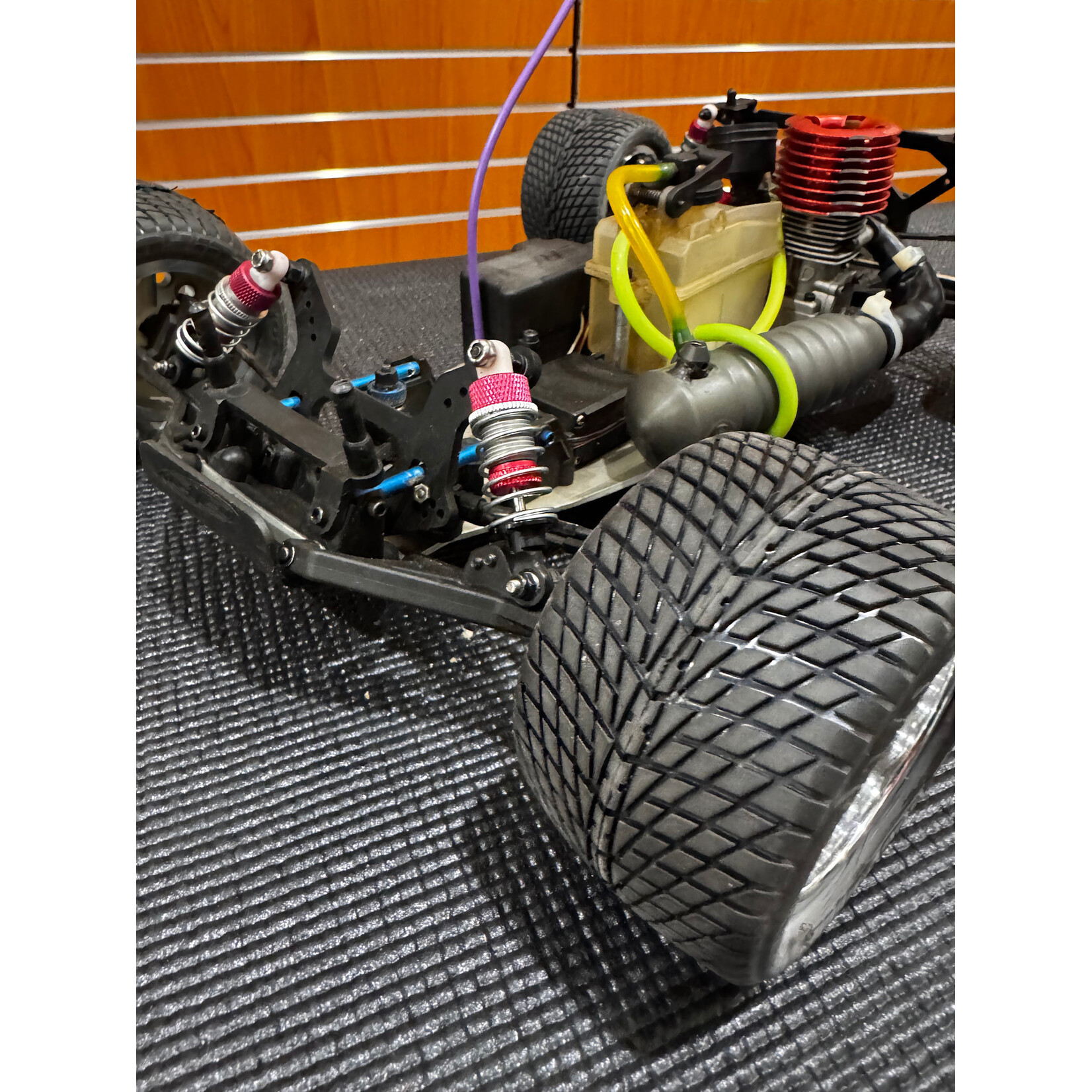 Team Associated USED Team Associated RC10GT Factory Works Dynamite Paris Oval
