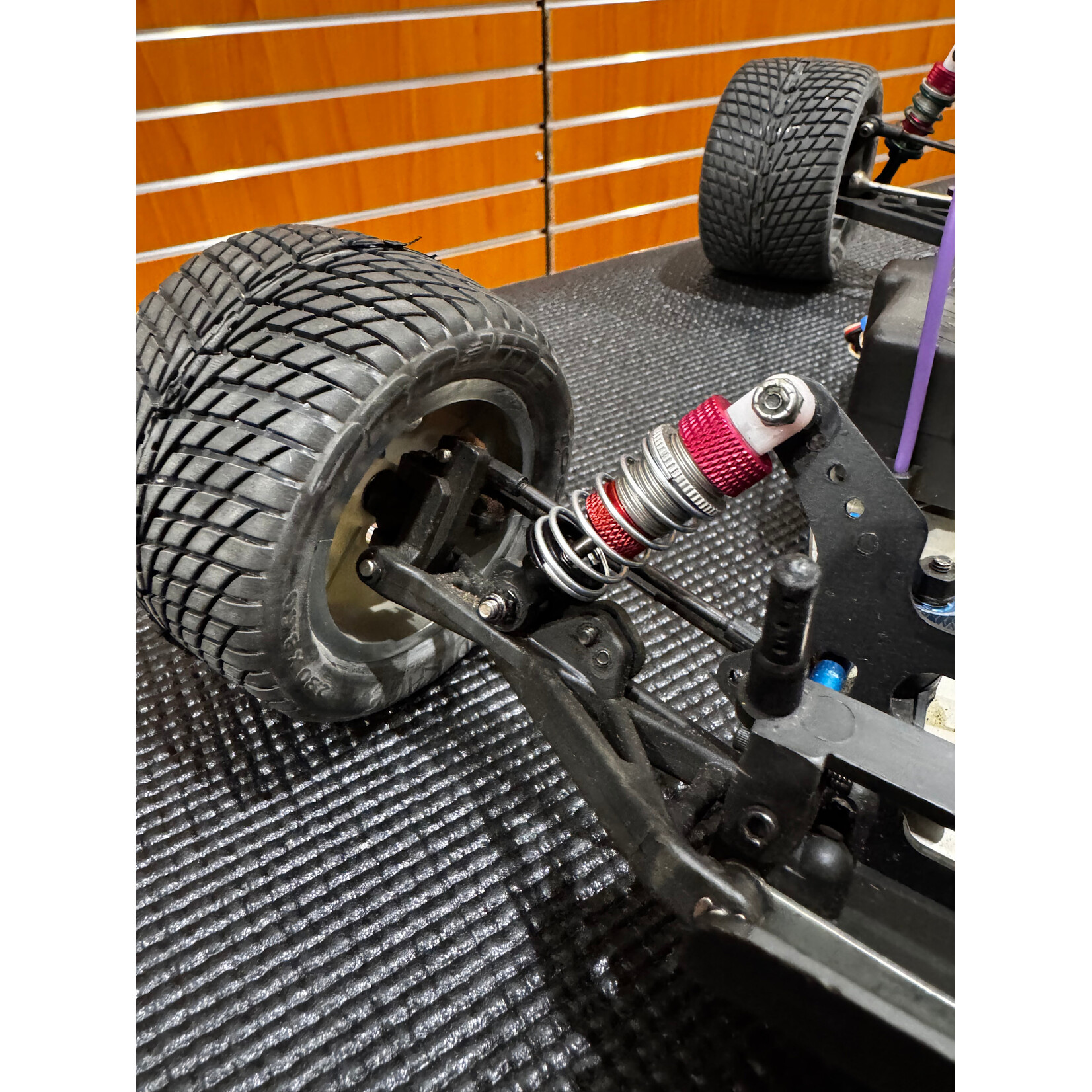 Team Associated USED Team Associated RC10GT Factory Works Dynamite Paris Oval