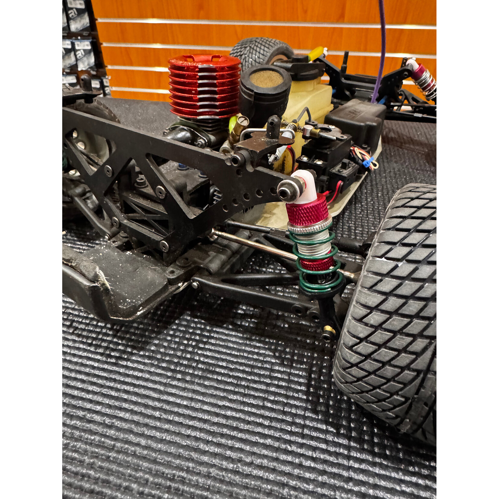 Team Associated USED Team Associated RC10GT Factory Works Dynamite Paris Oval
