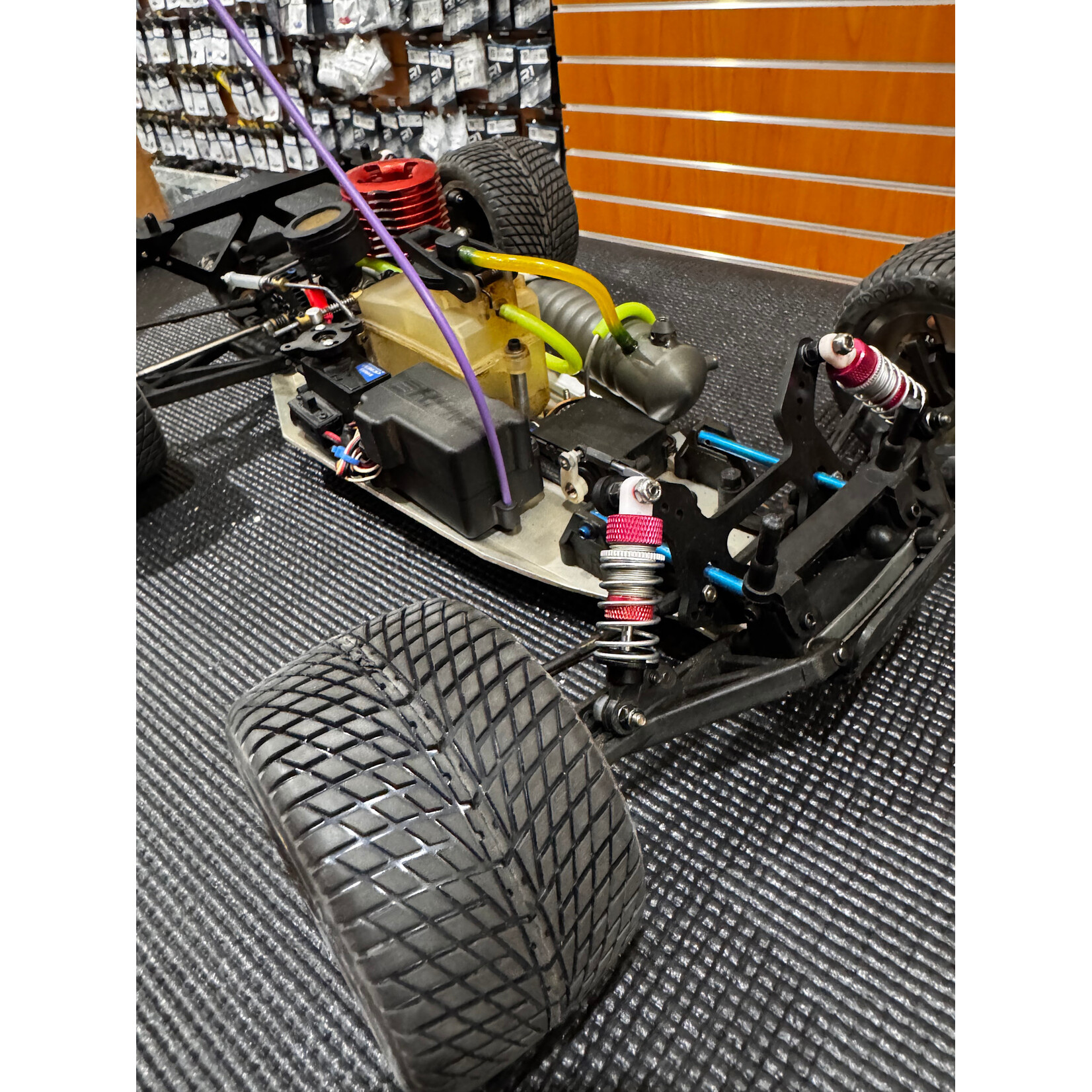 Team Associated USED Team Associated RC10GT Factory Works Dynamite Paris Oval