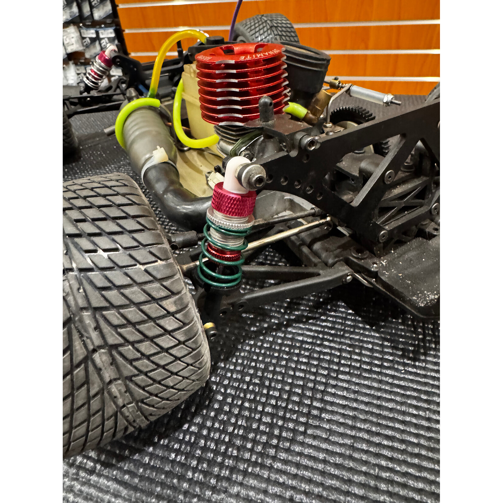 Team Associated USED Team Associated RC10GT Factory Works Dynamite Paris Oval