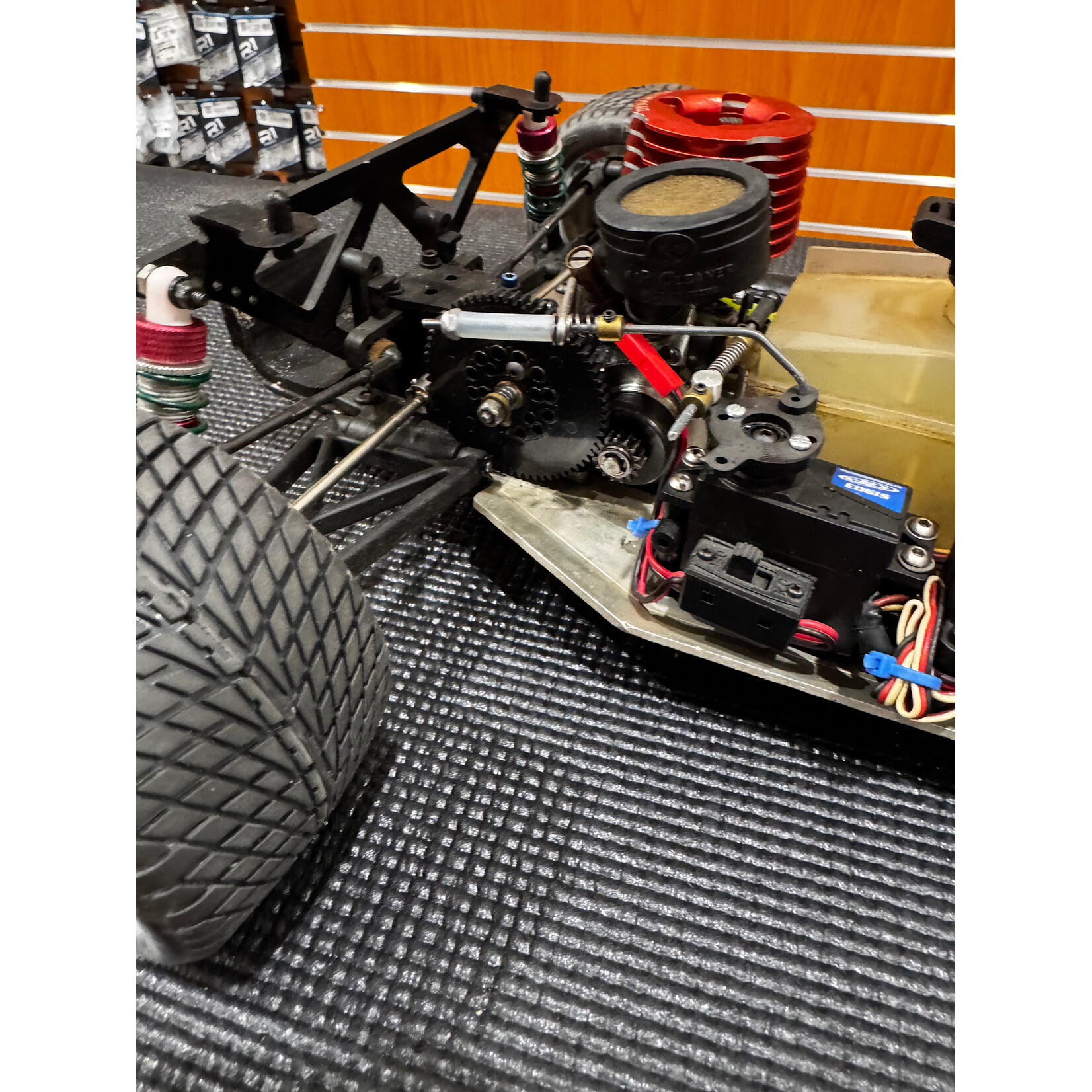 Team Associated USED Team Associated RC10GT Factory Works Dynamite Paris Oval