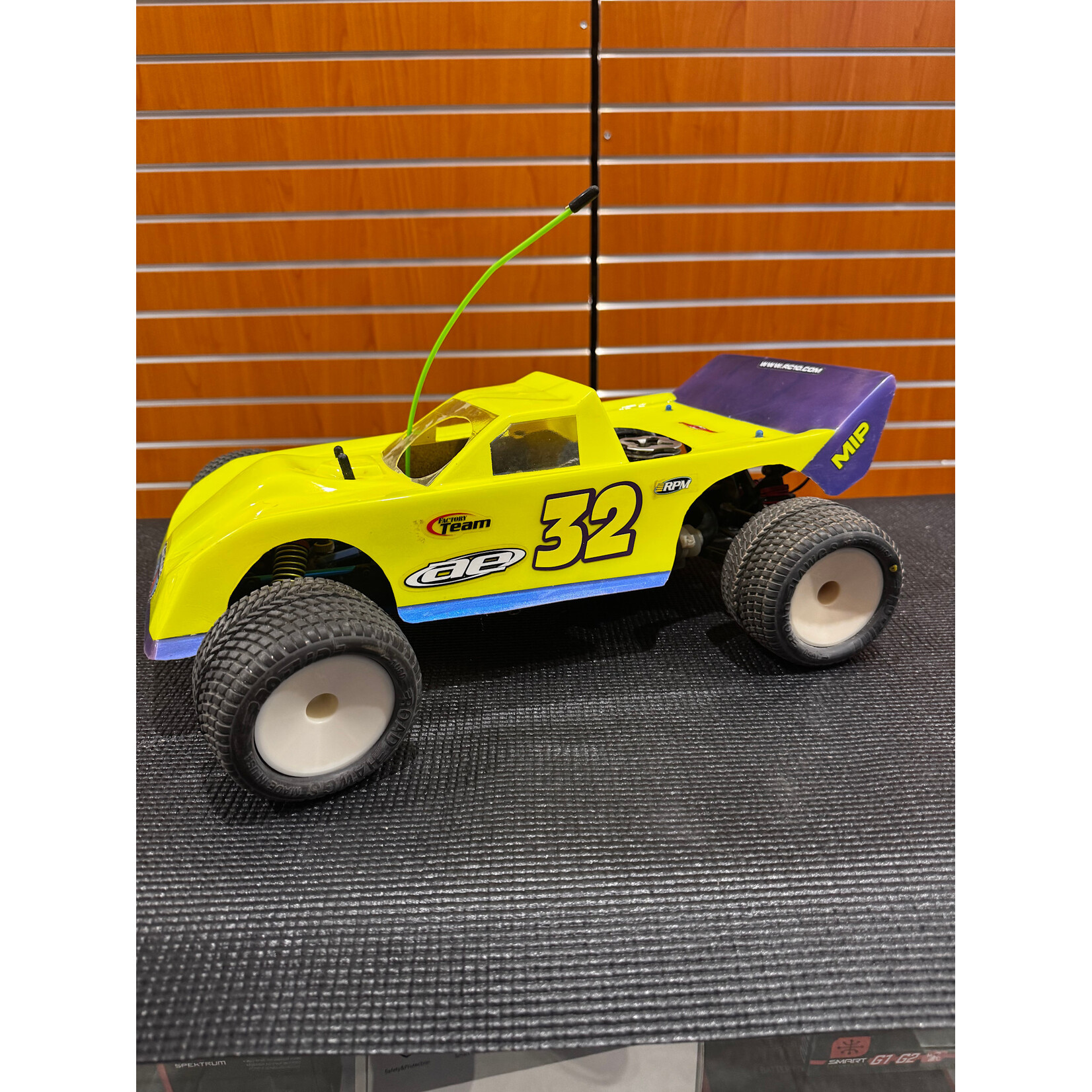 Team Associated USED Team Associated RC10GT Factory Works MIP Road Hawg Pro-line
