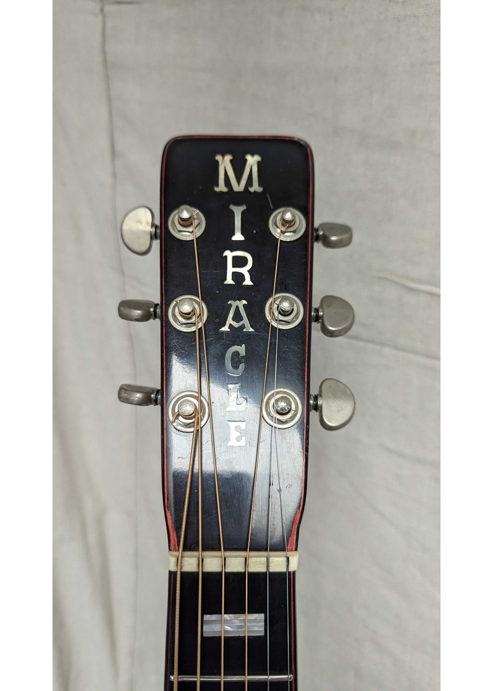 WC Miracle Acoustic (case) Natural 6 string NA