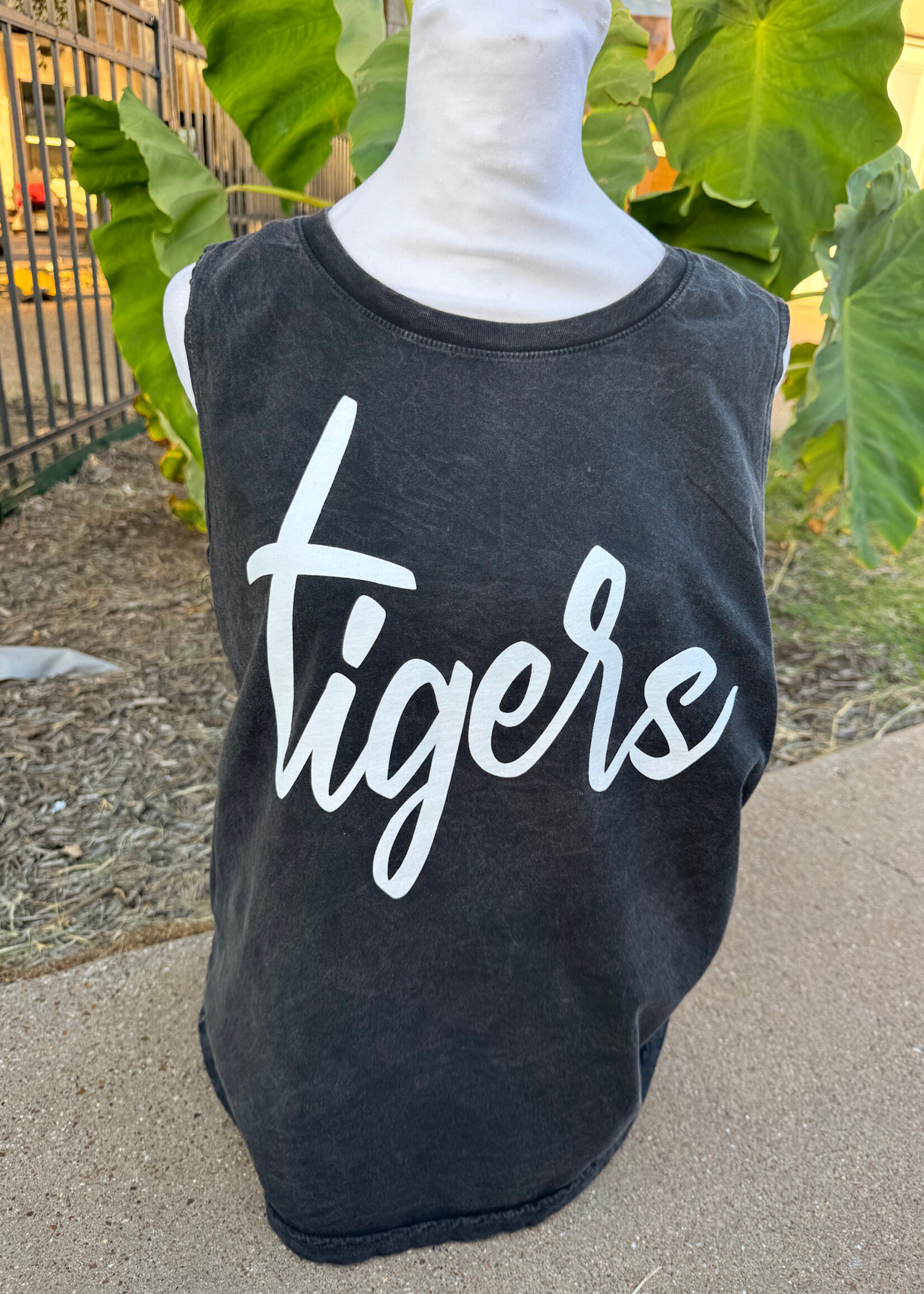 Black Mineral Wash Tank