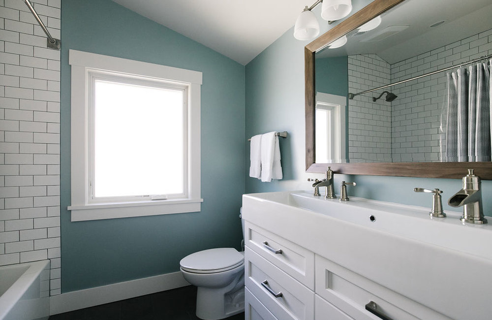 Craftsman Contemporary Kids Bathroom