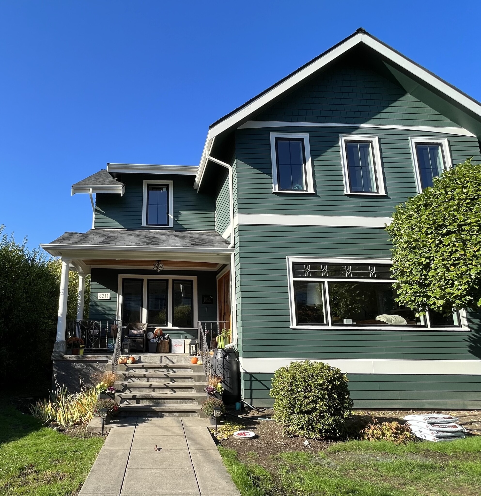 Bold Craftsman House Colors Exterior