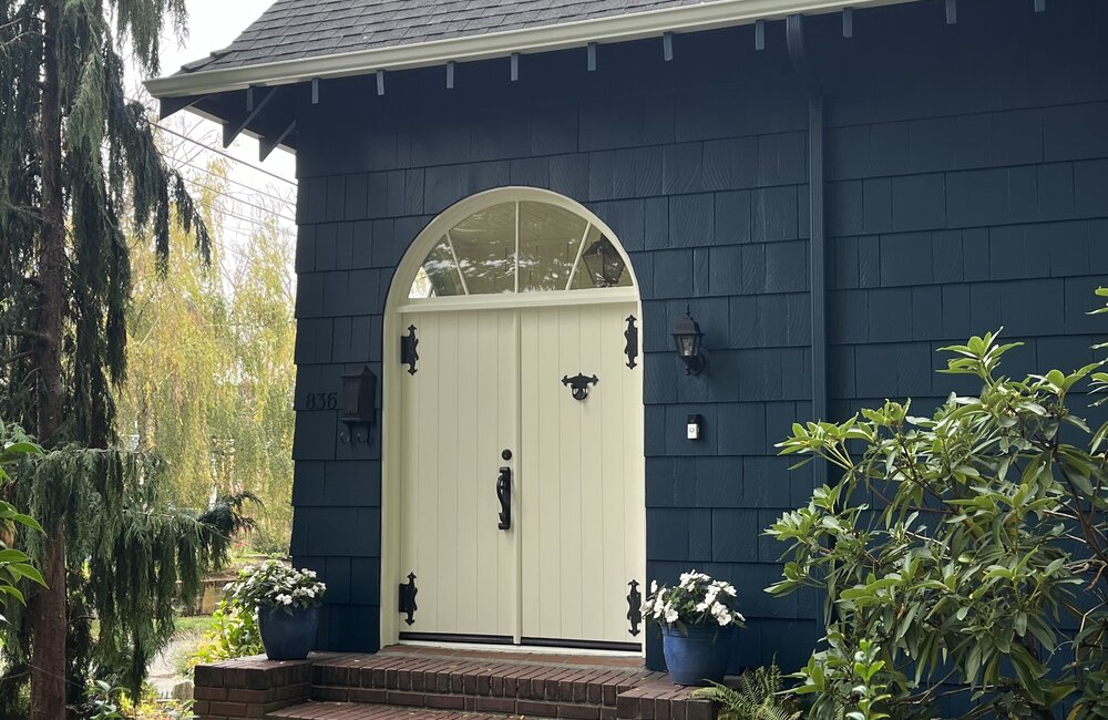 Gentleman's Gray Queen Anne Tudor