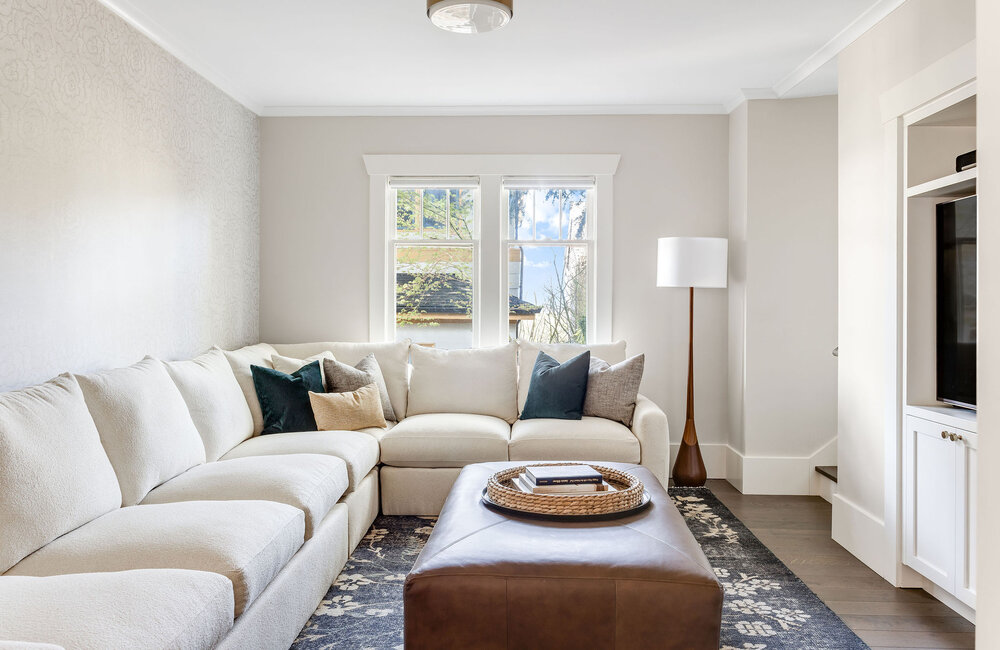 Light-Filled Family Room Retreat