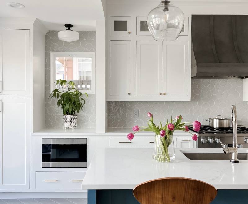 Our dedicated team of interior designers focus on helping busy homeowners complete projects of all sizes including kitchen and bath remodels, home furnishings and decor projects, and paint color selection.