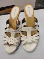 Naturalizer Naturalizer White Sandal Wedge Heels (10) Pre-owned