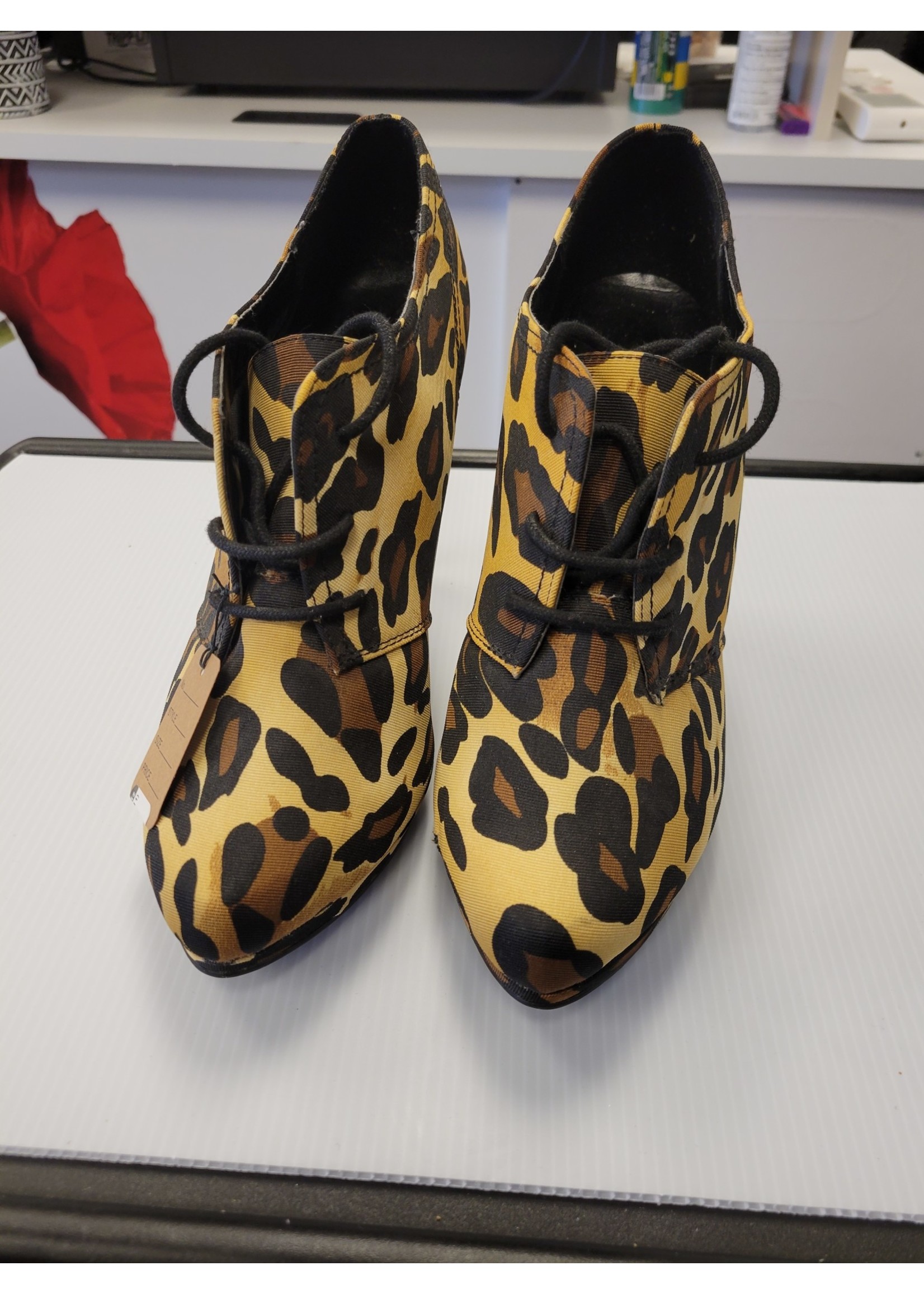 Xappeal Derby Leopard Heels (11) Like New