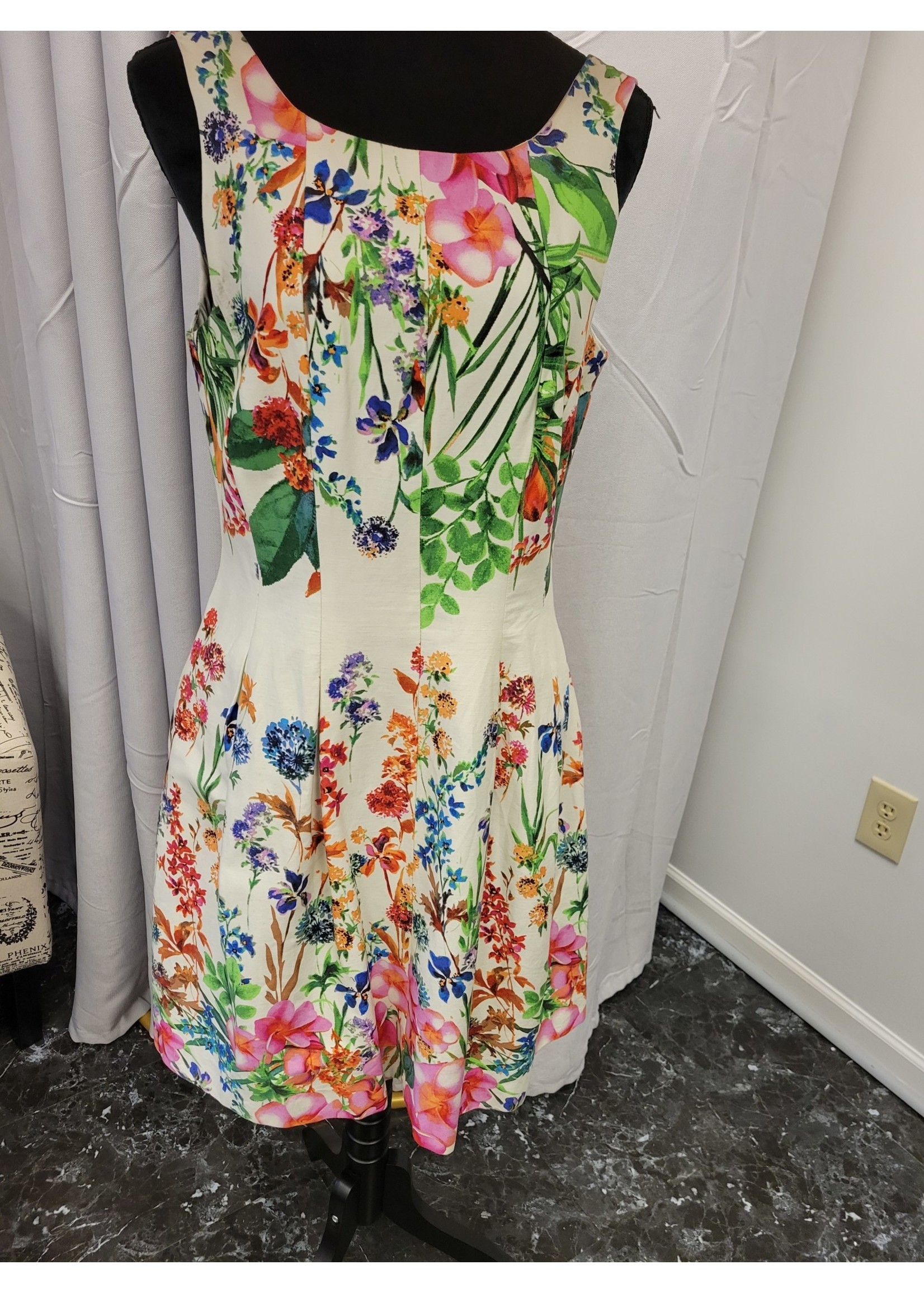 Gabby Skye Gabby Skye White Floral Dress (10)pre-owned