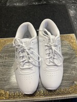 FILA FILA White Walking Shoes (9.5) Like New