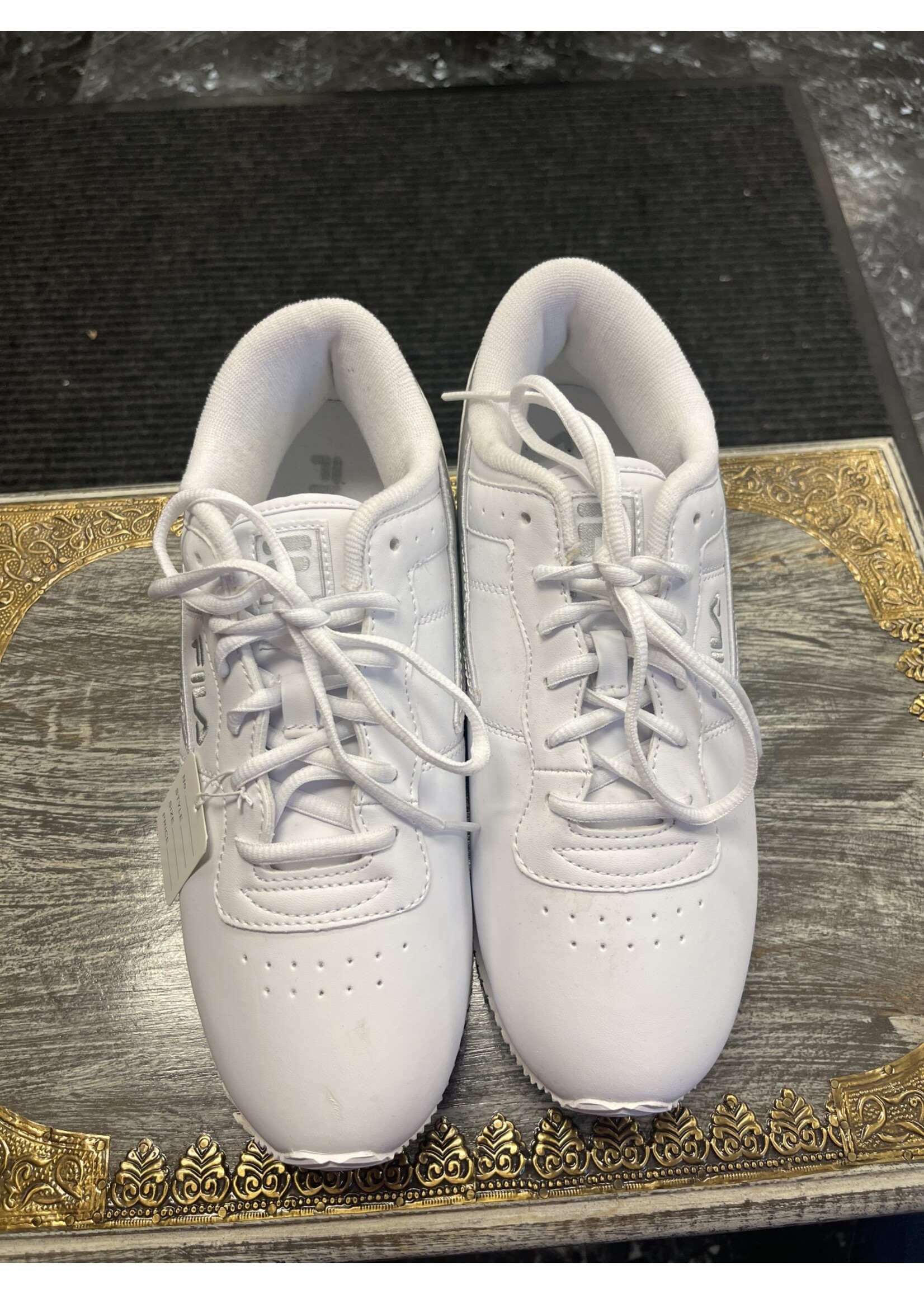 FILA FILA White Walking Shoes (9.5) Like New