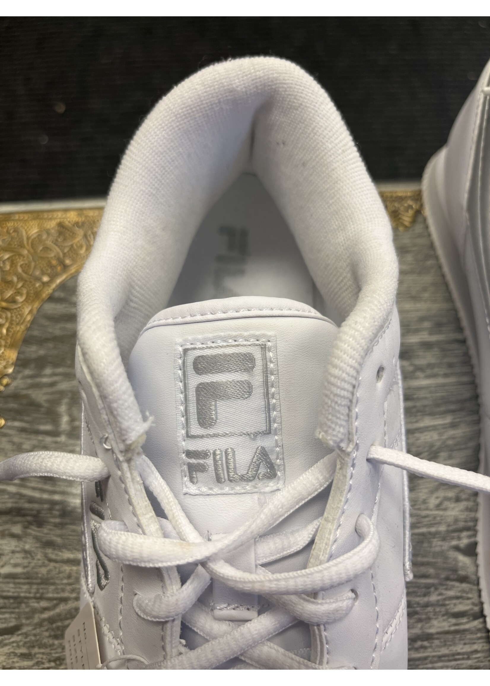 FILA FILA White Walking Shoes (9.5) Like New