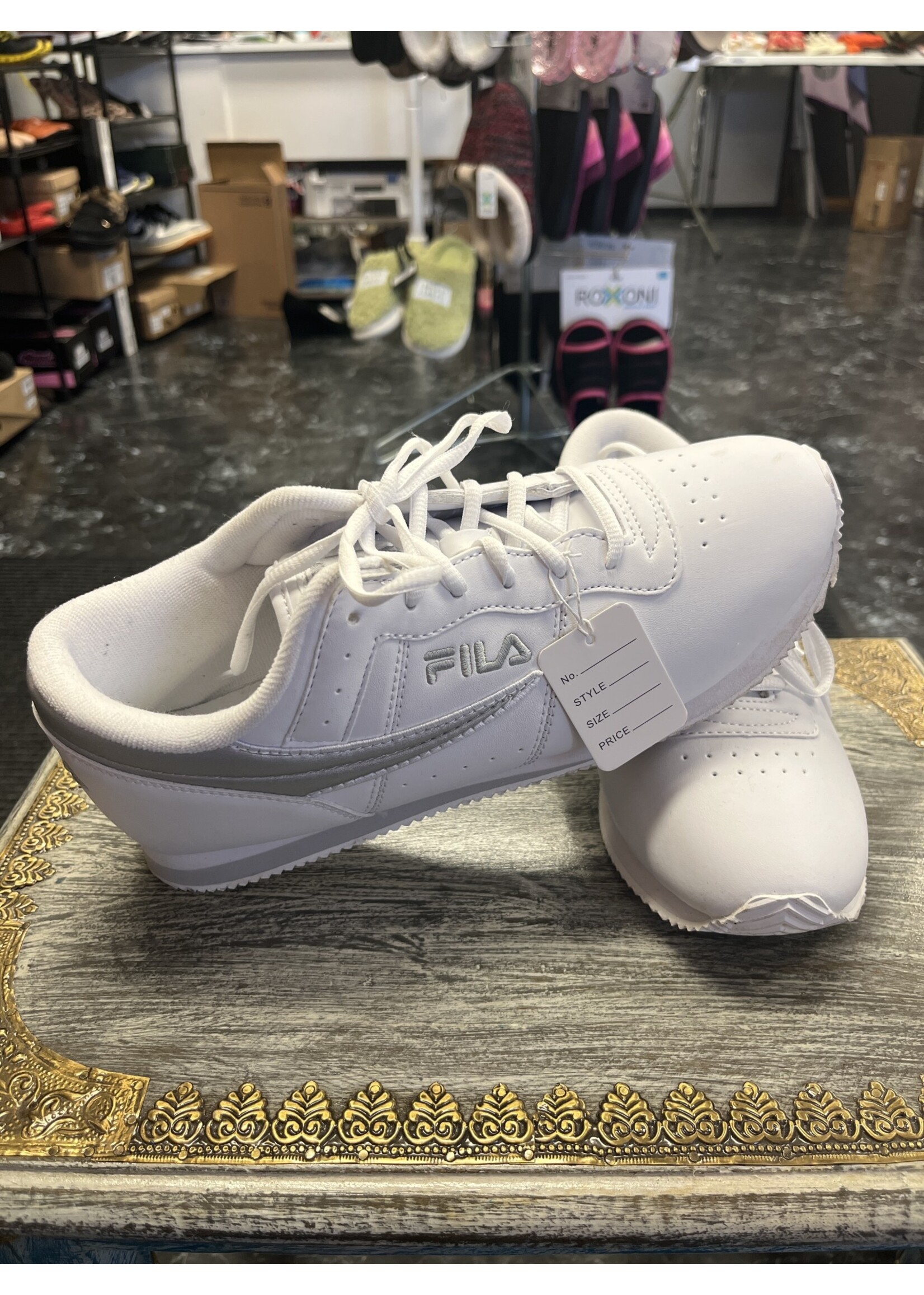 FILA FILA White Walking Shoes (9.5) Like New