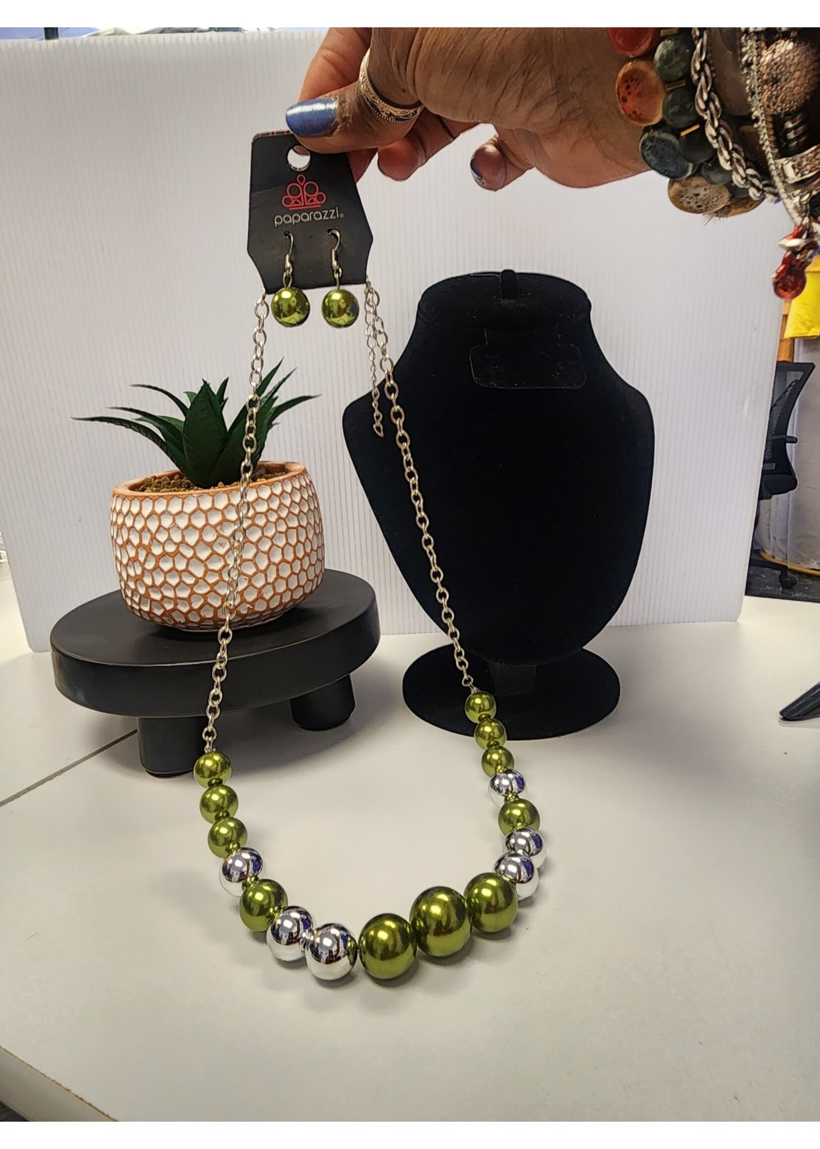 Paparazzi Take Note- Green & Silver Neclace and Earring Set (NWT)