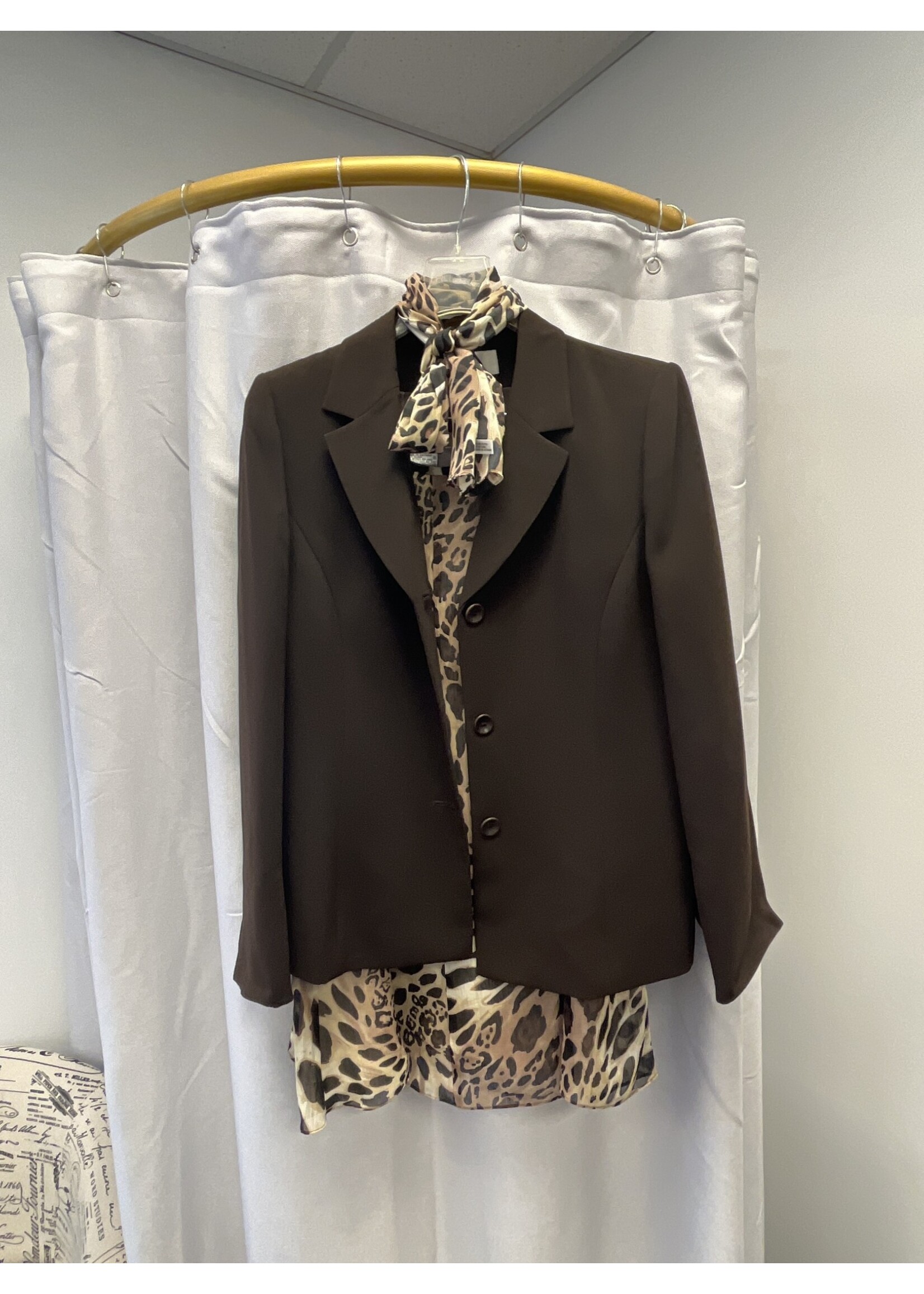 Le Suit Le Suit Two Piece Brown Jacket & Animal Print Skirt w/ Scarf (14)