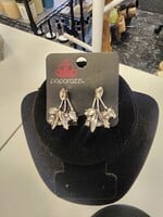 Paparazzi Paparazzi: Deco Dynamite White Earrings