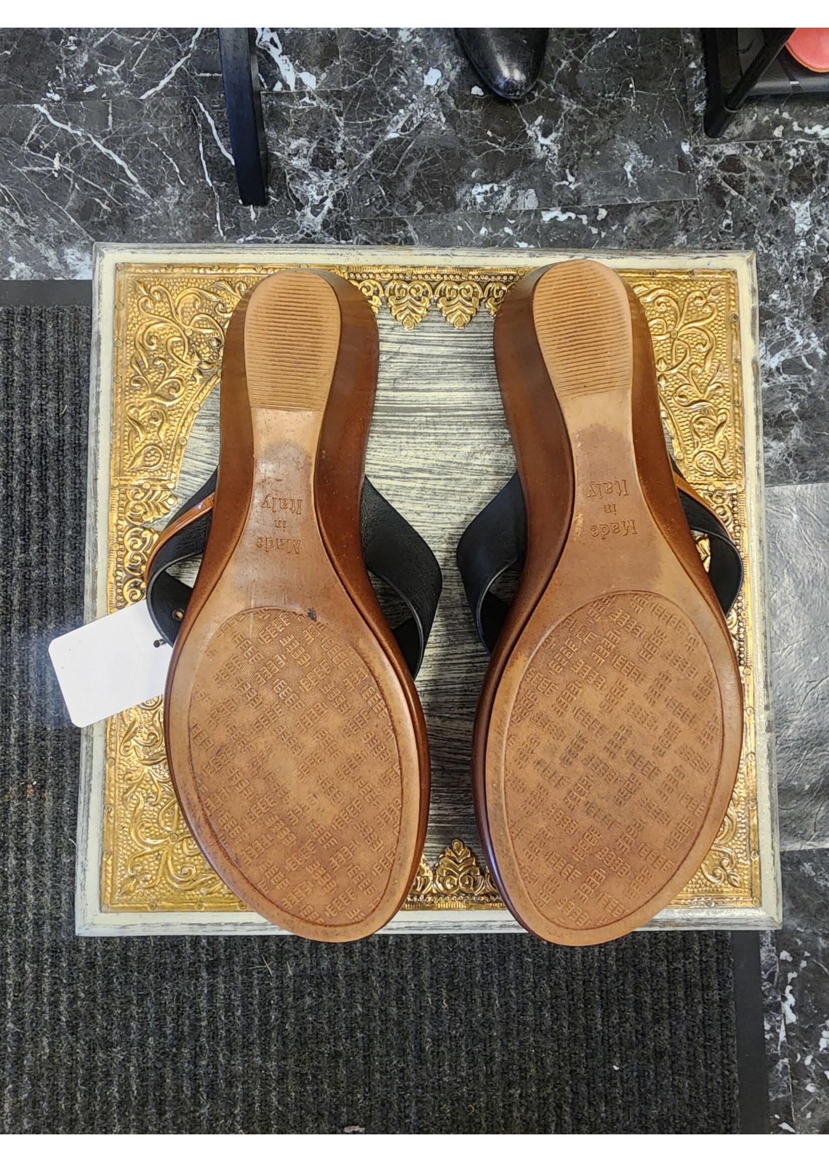 Italian Shoemakers Black & Chestnut Brown Leather Thong Sandals (7M) Pre-owned