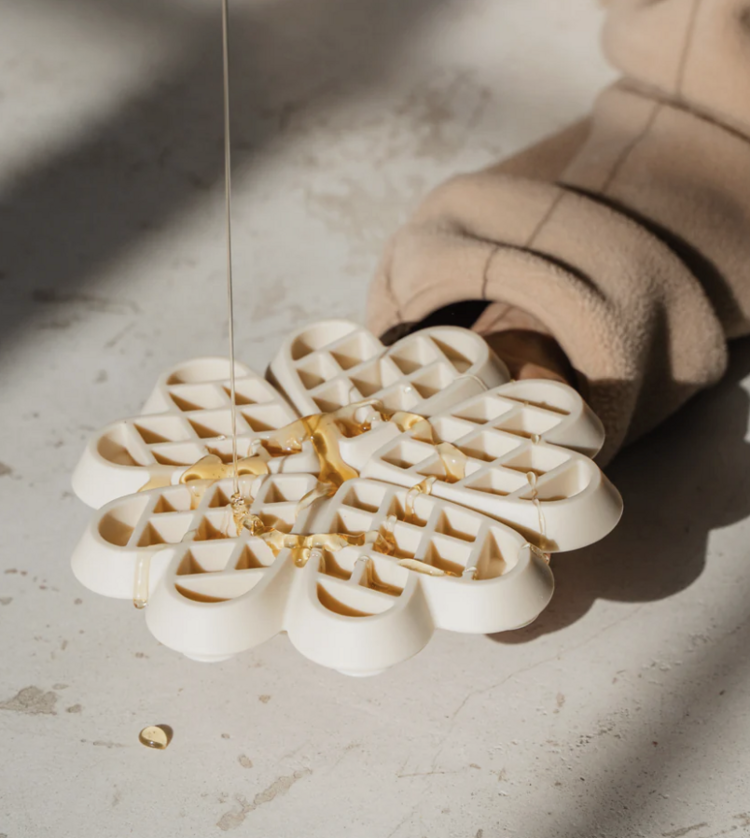 Dexy Paws Dexy Paws - Lick Mat - Buttercream Hearts