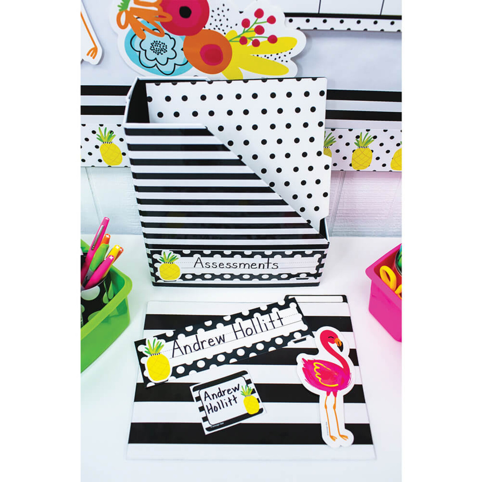 CARSON DELLOSA PUBLISHING CO School Girl: Simply Stylish Pineapple Polka Dot Nameplates