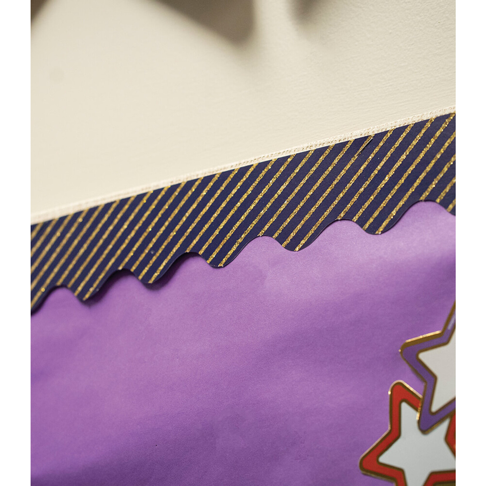 CARSON DELLOSA PUBLISHING CO Gold Glitter and Navy Stripe Scalloped Borders