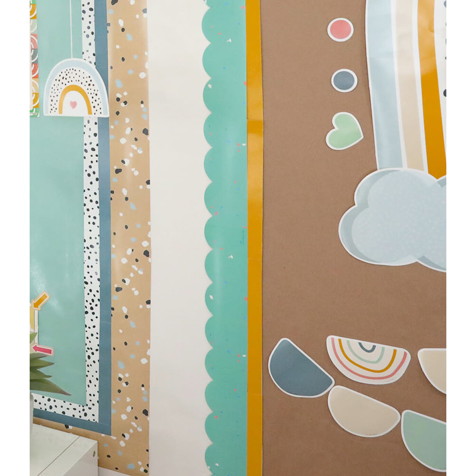 CARSON DELLOSA PUBLISHING CO Speckled Teal Scalloped Bulletin Board Borders