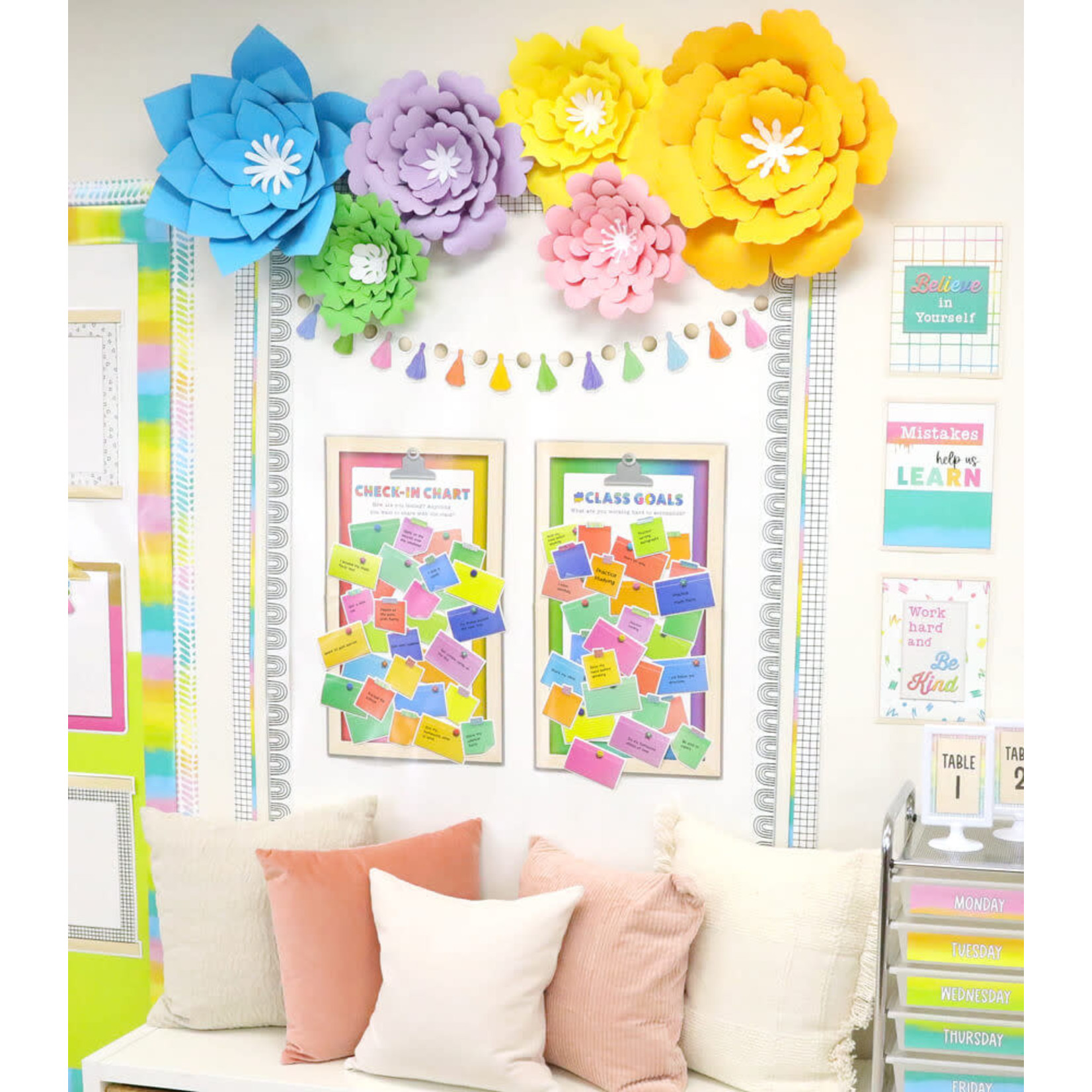 CARSON DELLOSA PUBLISHING CO Creatively Inspired Black & White Grid Straight Bulletin Board Borders