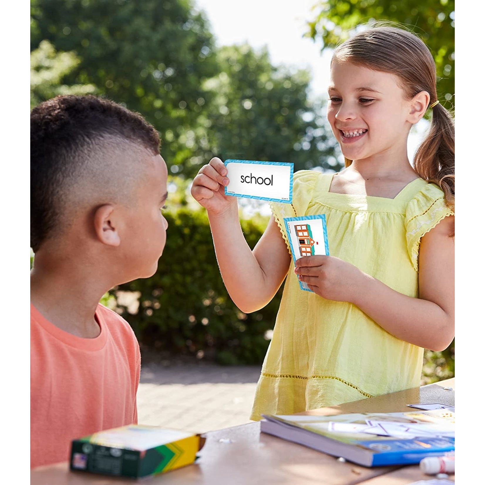CARSON DELLOSA PUBLISHING CO Basic Picture Words Flash Cards