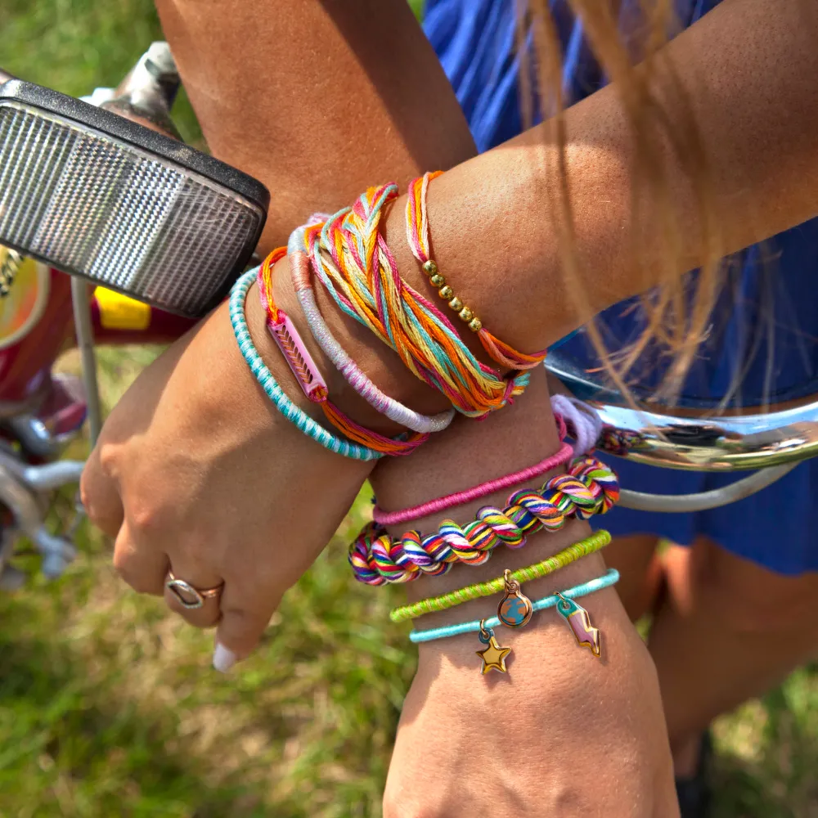 Loopdedoo Deluxe DIY Friendship Bracelet Maker Kit