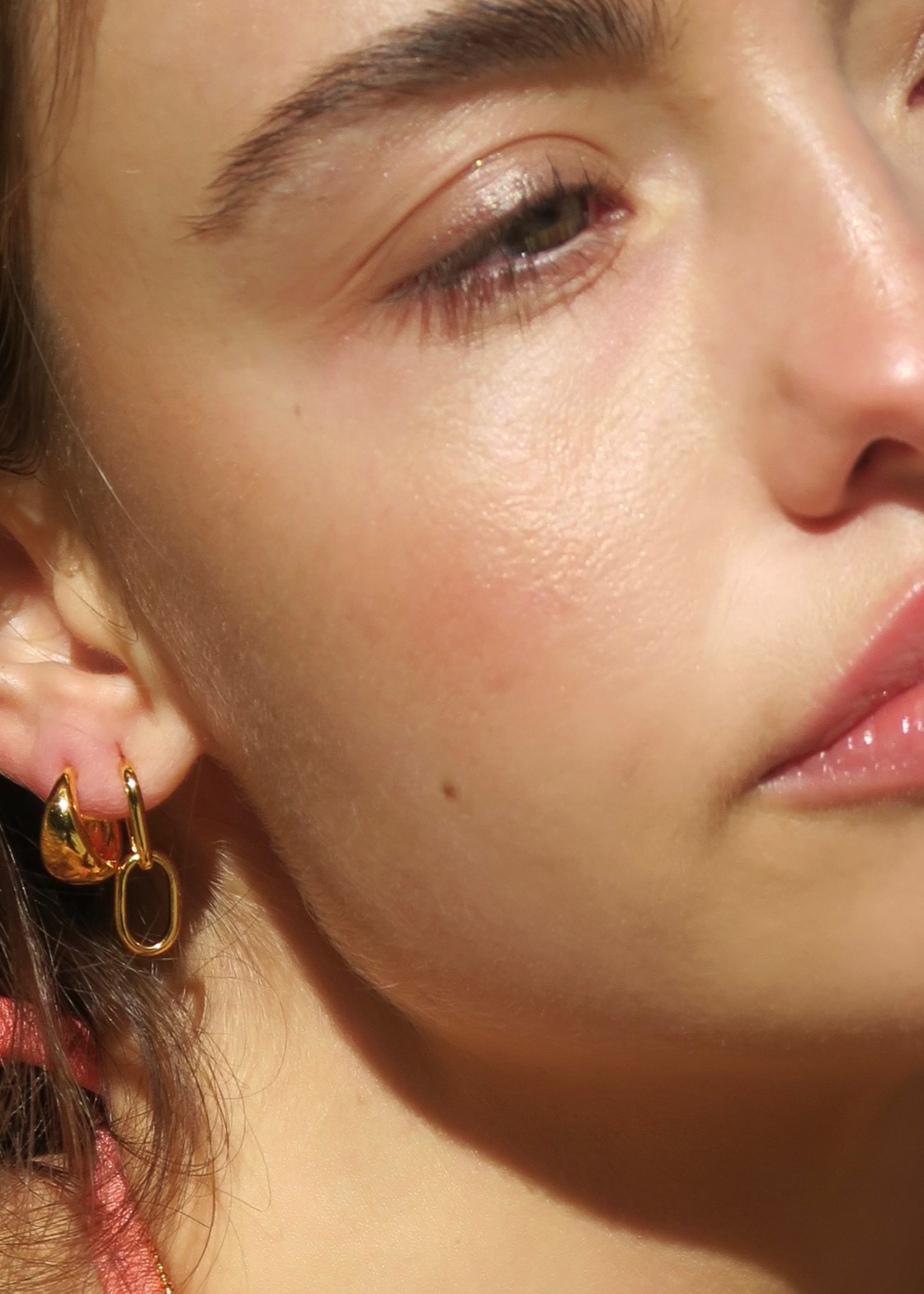 BIANKO Gated Chain Drop Earrings Gold