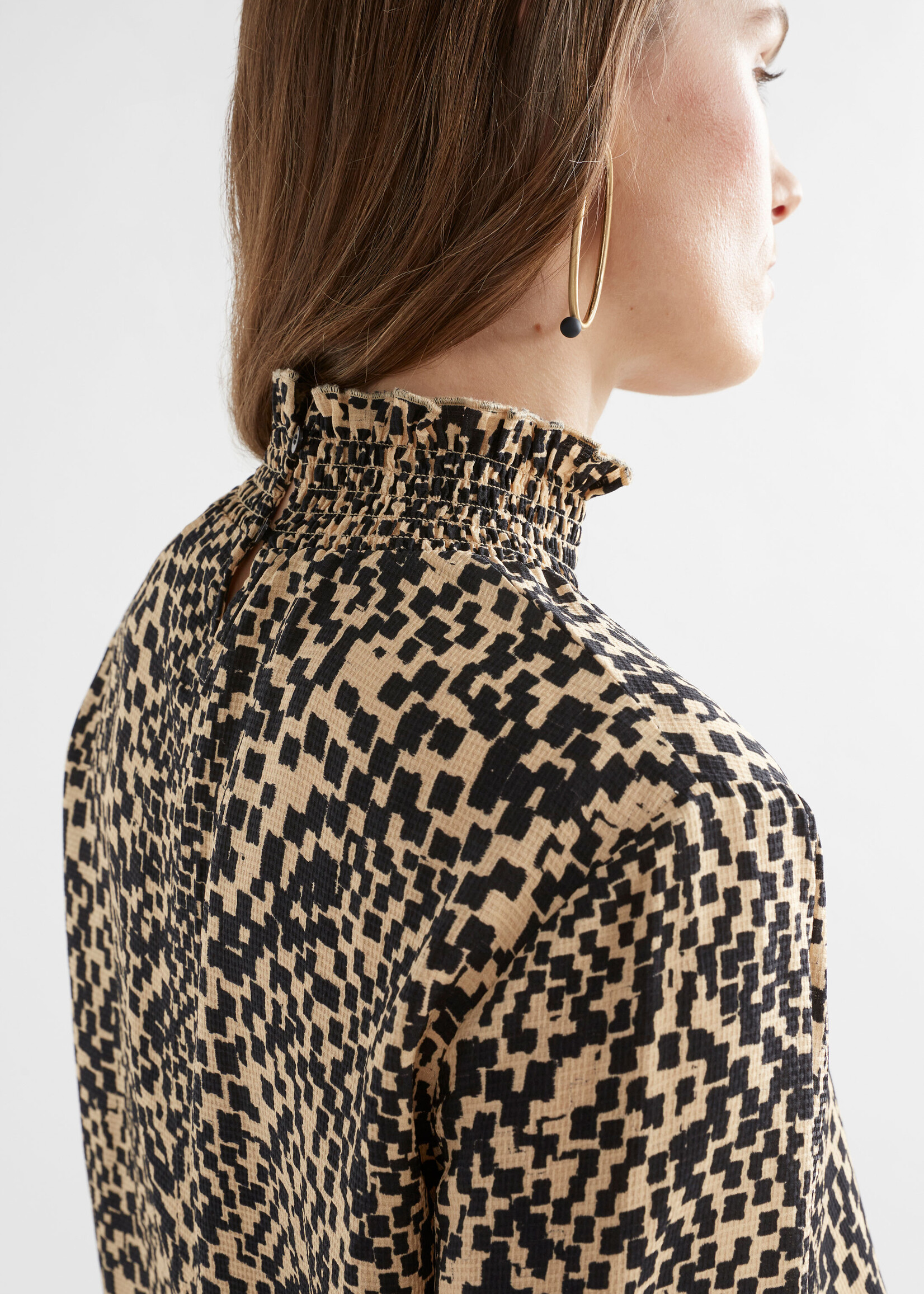 Veda Turtleneck Top Beige Sinda Print