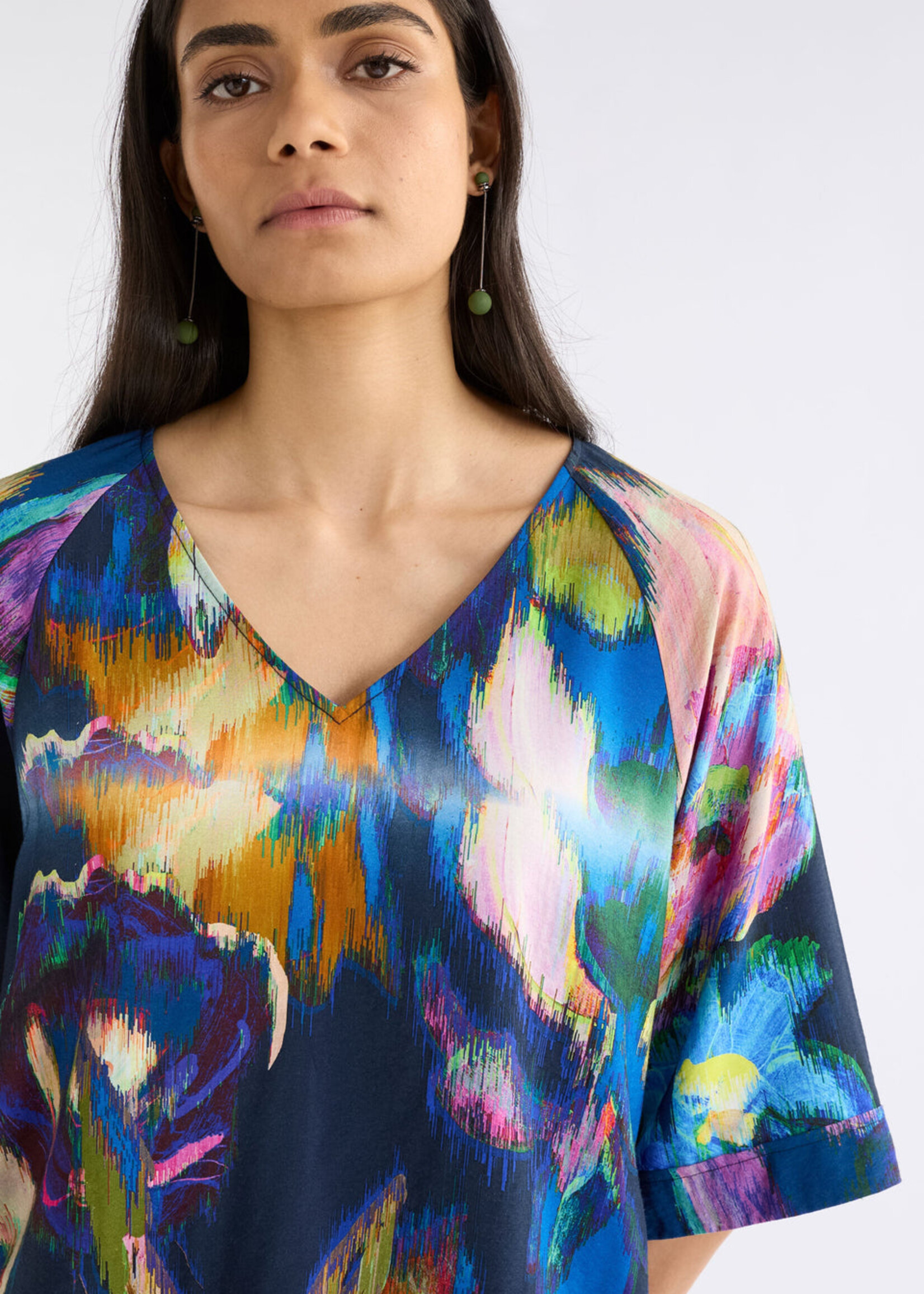 Moda V Neck Top Vaara Print