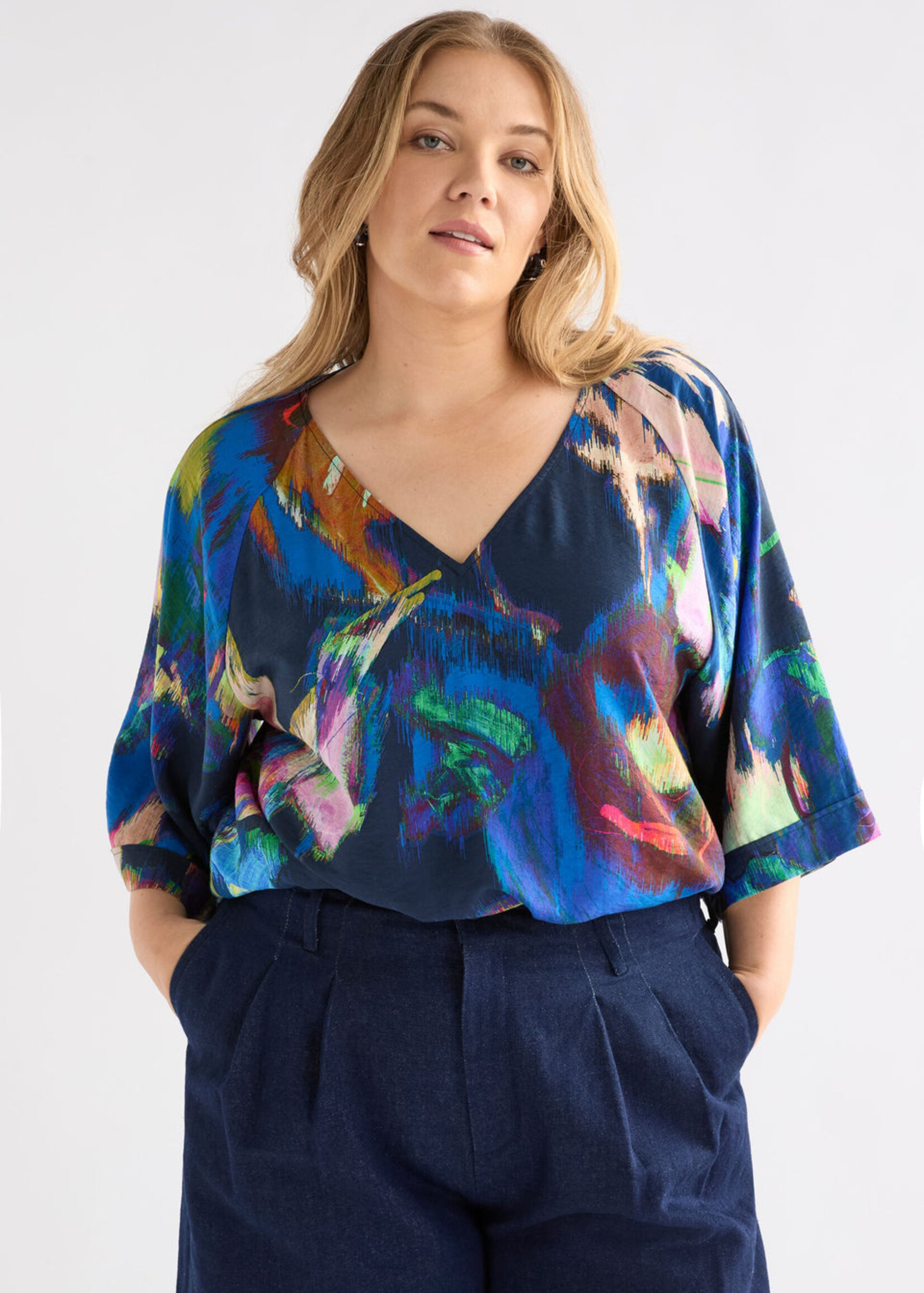 Moda V Neck Top Vaara Print