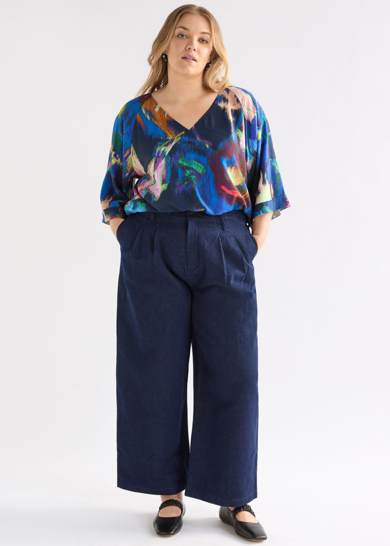 Moda V Neck Top Vaara Print