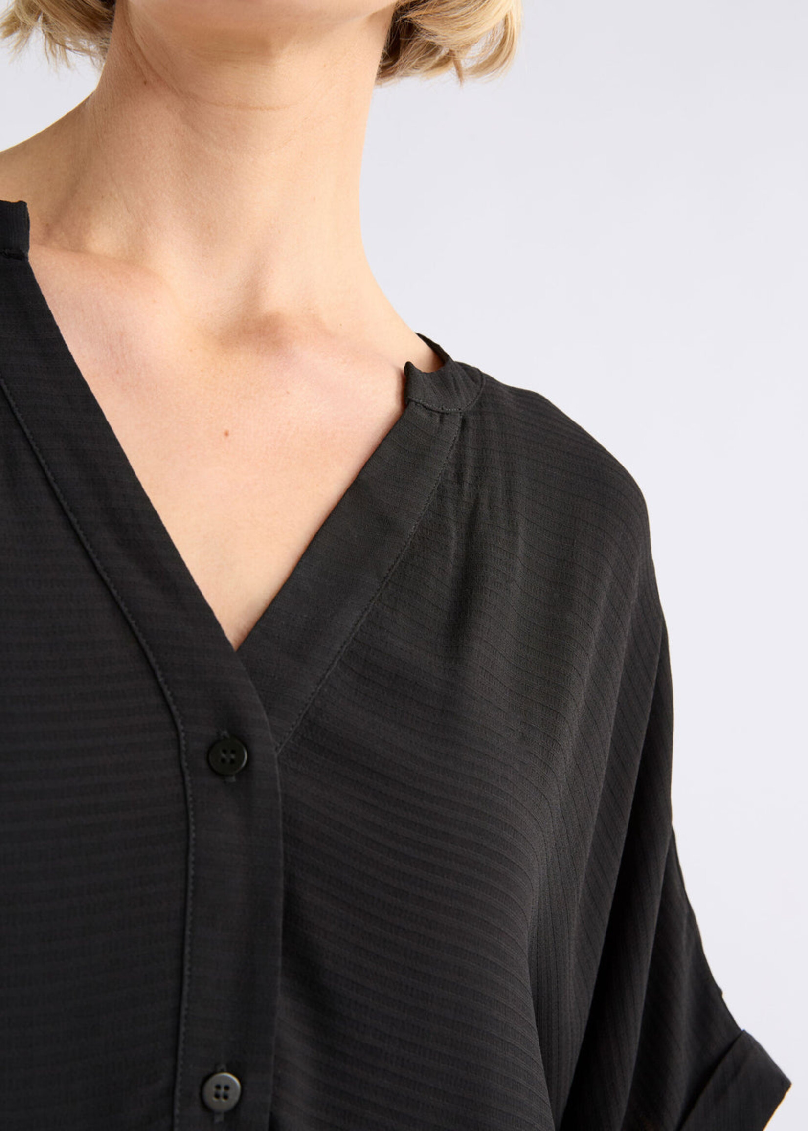 Omia Top Black