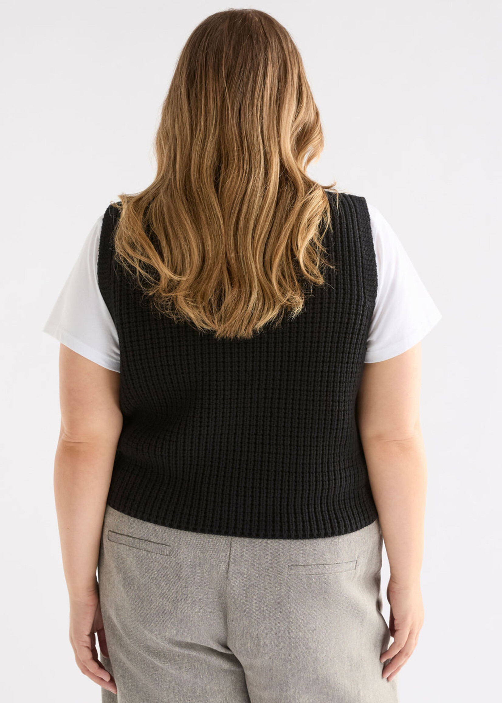 Arp Vest Black