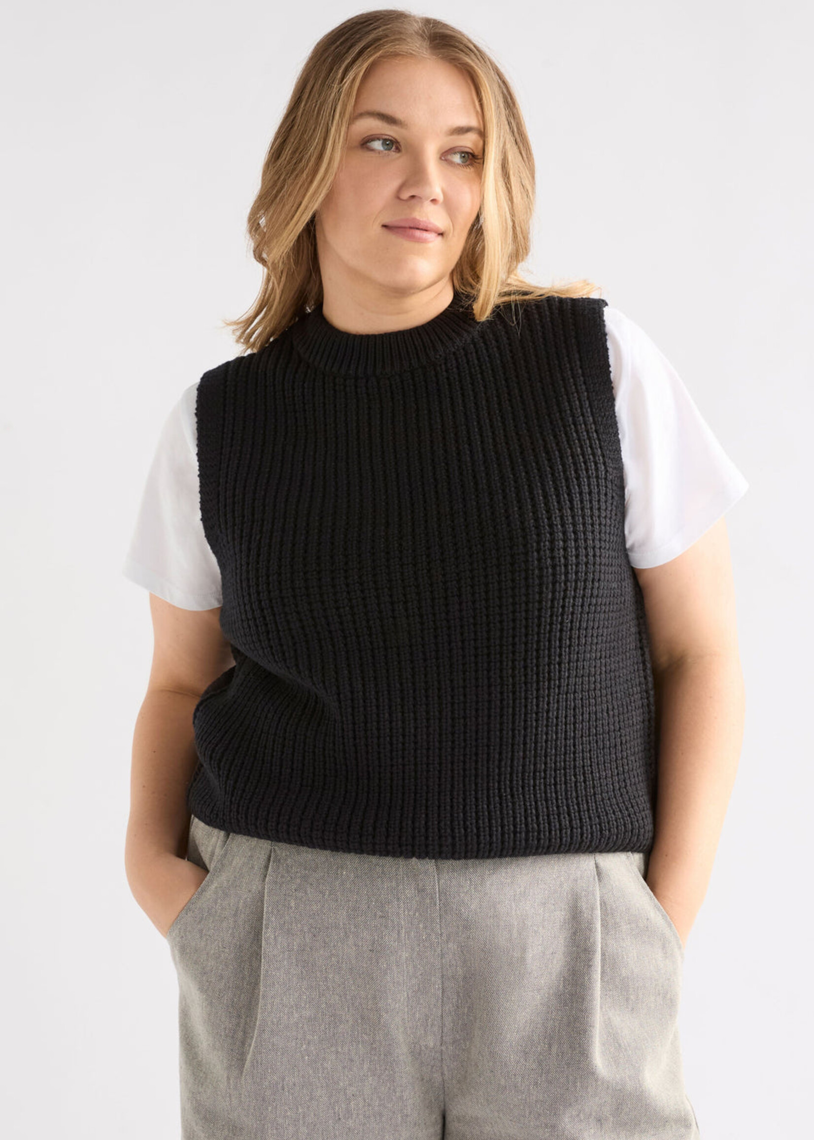 Arp Vest Black