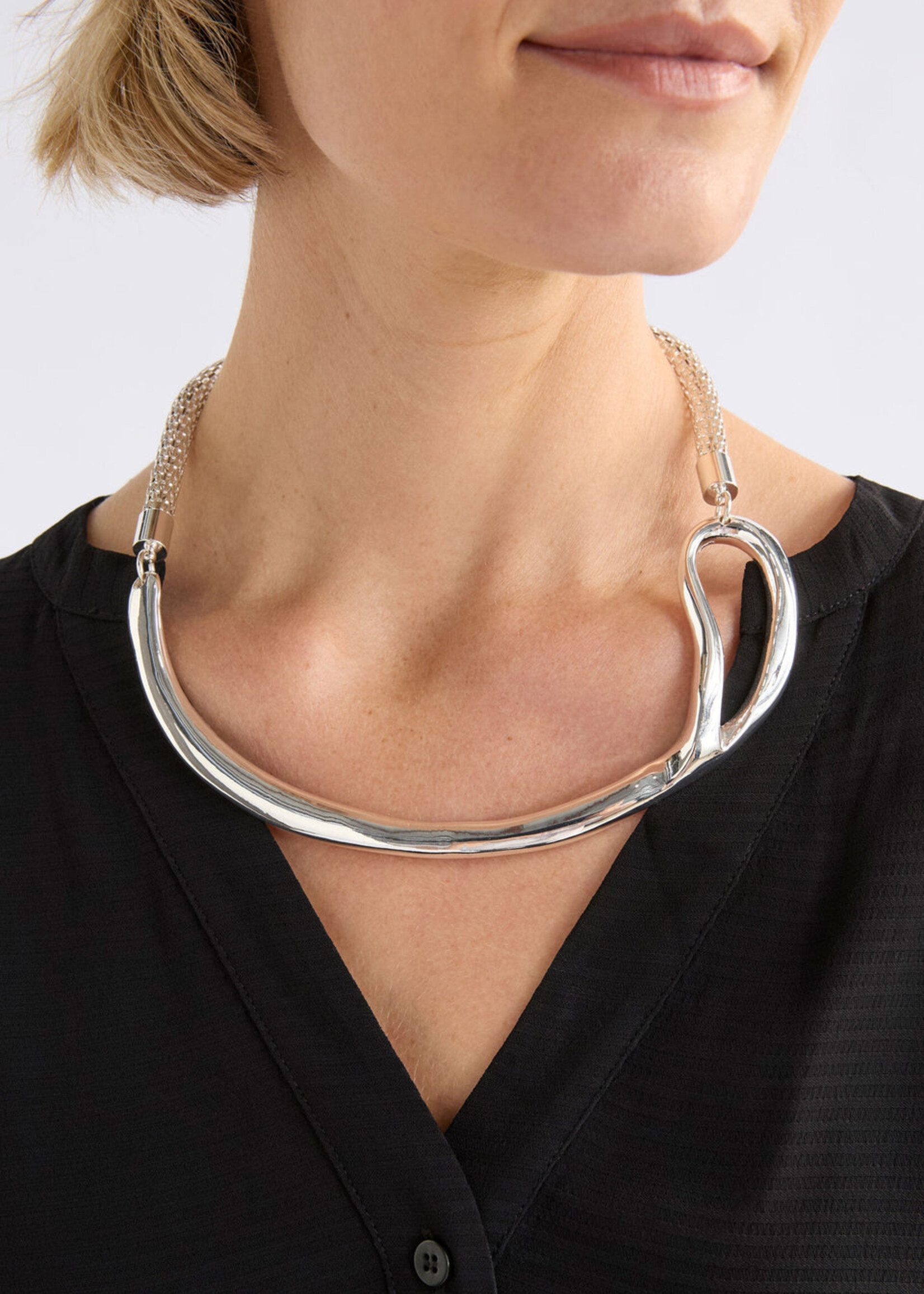 Delaa Choker Necklace