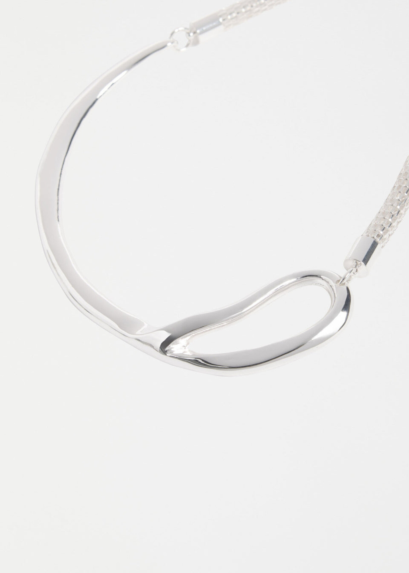 Delaa Choker Necklace