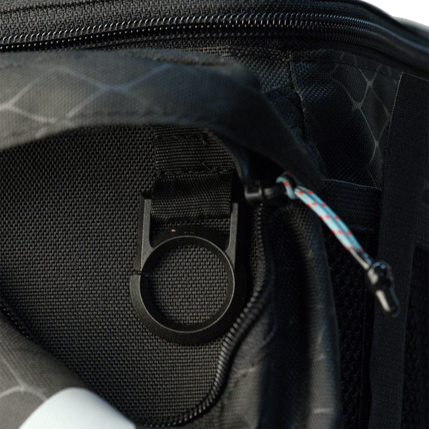 AXIOM Axiom Oceanweave Icepack Trunk 9