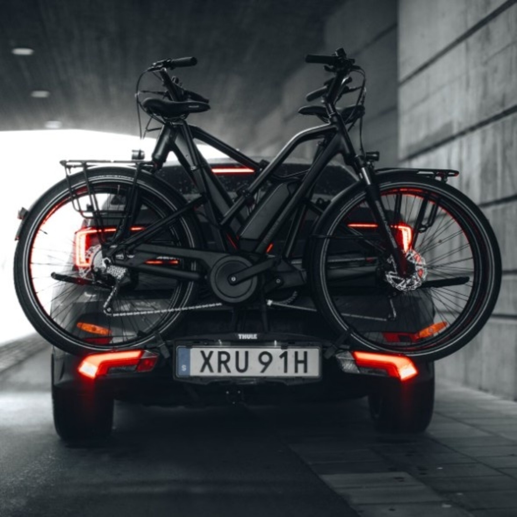 THULE Thule Epos Foldable Hitch Platform Bike Rack, w/ Lights and License Plate Holder