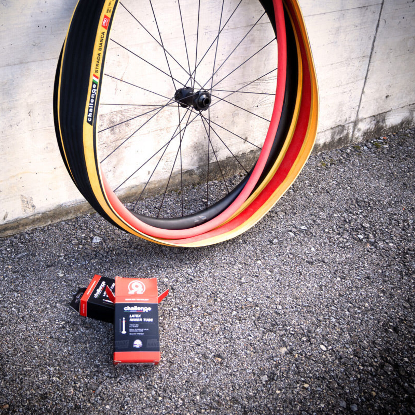 CHALLENGE Challenge 700c (622) Seamless Latex Inner Tube Presta 48mm